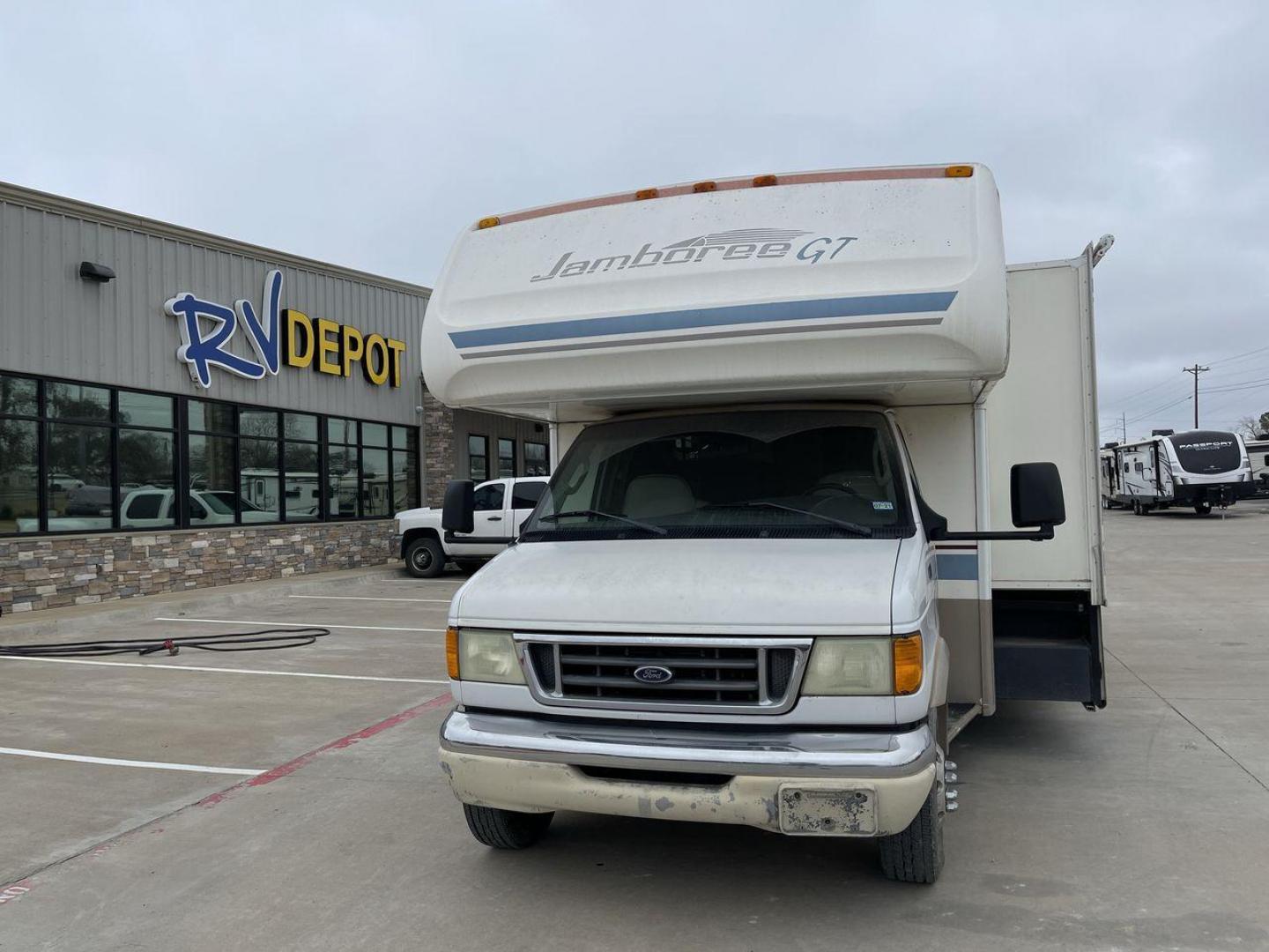 2003 WHITE FLEETWOOD JAMBOREE GT E450 (1FDXE45S93H) with an 6.8L V10 SOHC 20V engine, located at 4319 N Main St, Cleburne, TX, 76033, (817) 678-5133, 32.385960, -97.391212 - The 2003 Fleetwood Jamboree GT allows you to enjoy the beauty of nature. Experience the ultimate in RV luxury with rear roof access, providing unparalleled views from the comfort of your mobile abode. With a spacious awning and a slide-out feature, you'll have plenty of room to enjoy the outdoors an - Photo#0