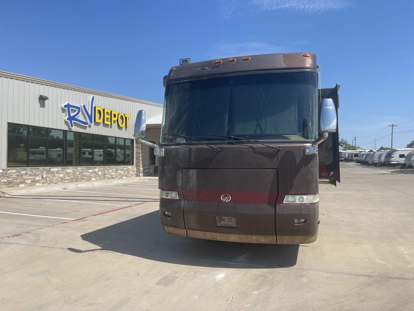 2003 MONACO EXECUTIVE 40DS (1RF14551X31) , Length: 41 ft | Slides: 2 transmission, located at 4319 N Main St, Cleburne, TX, 76033, (817) 678-5133, 32.385960, -97.391212 - Photo#0