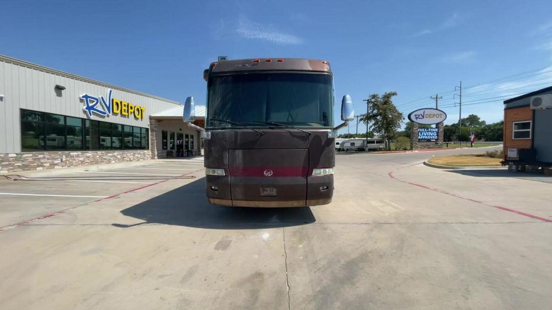 2003 MONACO EXECUTIVE 40DS (1RF14551X31) , Length: 41 ft | Slides: 2 transmission, located at 4319 N Main St, Cleburne, TX, 76033, (817) 678-5133, 32.385960, -97.391212 - Photo#4