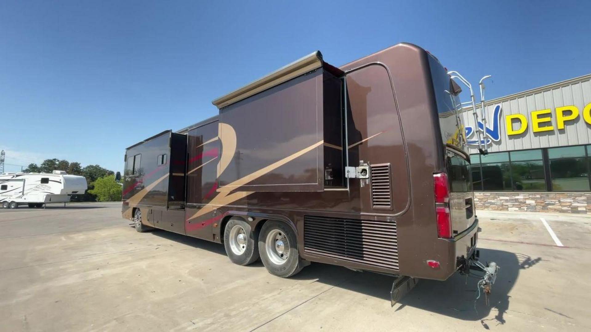 2003 MONACO EXECUTIVE 40DS (1RF14551X31) , Length: 41 ft | Slides: 2 transmission, located at 4319 N Main St, Cleburne, TX, 76033, (817) 678-5133, 32.385960, -97.391212 - Photo#7