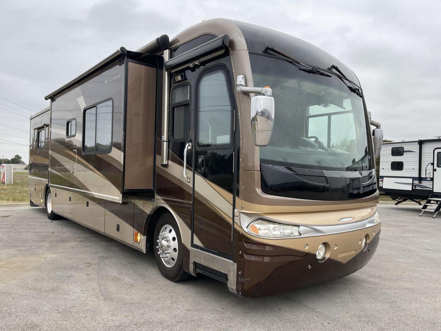 2006 FLEETWOOD REVOLUTION 40J (4VZBR1J9X6C) , located at 4319 N Main St, Cleburne, TX, 76033, (817) 678-5133, 32.385960, -97.391212 - Photo#0