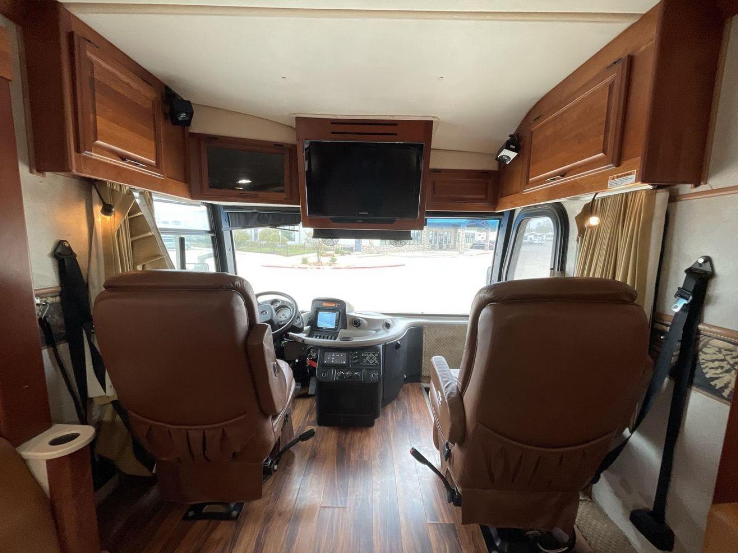 2006 FLEETWOOD REVOLUTION 40J (4VZBR1J9X6C) , located at 4319 N Main St, Cleburne, TX, 76033, (817) 678-5133, 32.385960, -97.391212 - Photo#19