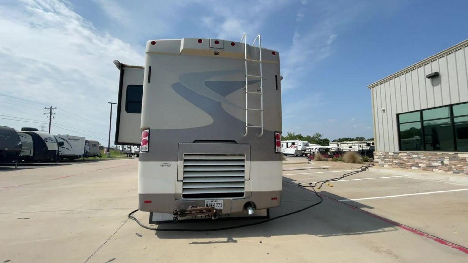 2006 BLUE ITASCA ELLIPSE 40FD - (4UZACKDC56C) , Length: 39 ft | Dry Weight: 32000 lbs | Gross Weight: 42000 lbs transmission, located at 4319 N Main St, Cleburne, TX, 76033, (817) 678-5133, 32.385960, -97.391212 - Here is the 2006 Itasca Ellipse 40FD, a top-of-the-line Class A motorhome designed for road trippers who want the ultimate in comfort and style. It is 39 feet long and weighs 32,000 pounds dry. The inside is very roomy and comfortable, making it perfect for long trips. The gross weight of this RV is - Photo#8