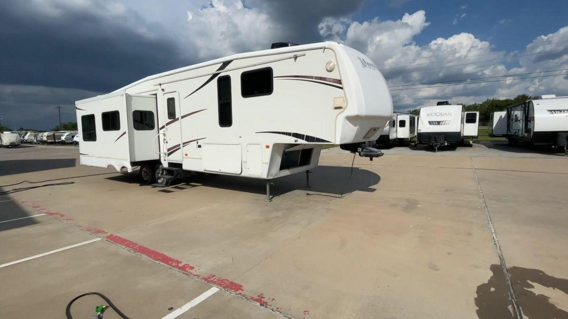 2007 WHITE MONTANA 3585SA (4YDF3582274) , Length: 38.33 ft. | Dry Weight: 11,555 lbs. | Slides: 3 transmission, located at 4319 N Main St, Cleburne, TX, 76033, (817) 678-5133, 32.385960, -97.391212 - The 2007 Montana 3585SA fifth wheel provides every family with the best overall features so that you can rest and enjoy an excellent camping experience. This fifth wheel measures 38.33 ft in length, 8 ft in width, and 12.75 ft in height. It has a dry weight of 11,555 lbs., a payload capacity of 4,02 - Photo#3