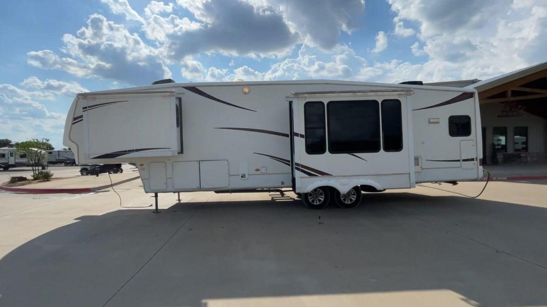 2007 WHITE MONTANA 3585SA (4YDF3582274) , Length: 38.33 ft. | Dry Weight: 11,555 lbs. | Slides: 3 transmission, located at 4319 N Main St, Cleburne, TX, 76033, (817) 678-5133, 32.385960, -97.391212 - The 2007 Montana 3585SA fifth wheel provides every family with the best overall features so that you can rest and enjoy an excellent camping experience. This fifth wheel measures 38.33 ft in length, 8 ft in width, and 12.75 ft in height. It has a dry weight of 11,555 lbs., a payload capacity of 4,02 - Photo#6