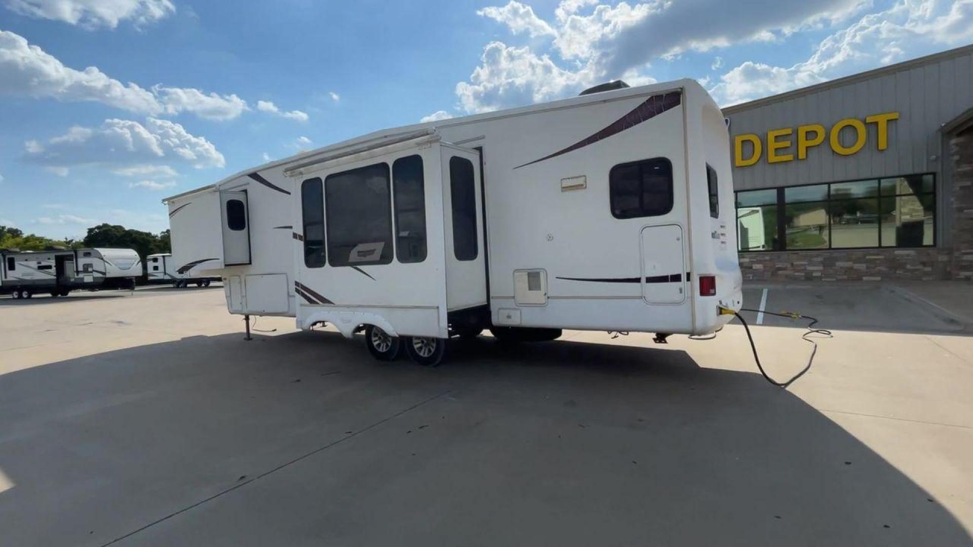 2007 WHITE MONTANA 3585SA (4YDF3582274) , Length: 38.33 ft. | Dry Weight: 11,555 lbs. | Slides: 3 transmission, located at 4319 N Main St, Cleburne, TX, 76033, (817) 678-5133, 32.385960, -97.391212 - The 2007 Montana 3585SA fifth wheel provides every family with the best overall features so that you can rest and enjoy an excellent camping experience. This fifth wheel measures 38.33 ft in length, 8 ft in width, and 12.75 ft in height. It has a dry weight of 11,555 lbs., a payload capacity of 4,02 - Photo#7