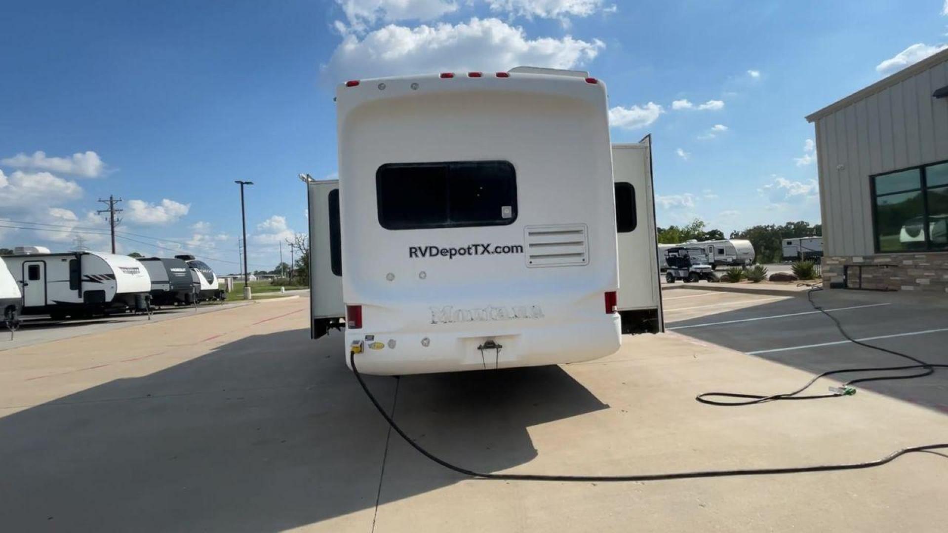 2007 WHITE MONTANA 3585SA (4YDF3582274) , Length: 38.33 ft. | Dry Weight: 11,555 lbs. | Slides: 3 transmission, located at 4319 N Main St, Cleburne, TX, 76033, (817) 678-5133, 32.385960, -97.391212 - The 2007 Montana 3585SA fifth wheel provides every family with the best overall features so that you can rest and enjoy an excellent camping experience. This fifth wheel measures 38.33 ft in length, 8 ft in width, and 12.75 ft in height. It has a dry weight of 11,555 lbs., a payload capacity of 4,02 - Photo#8