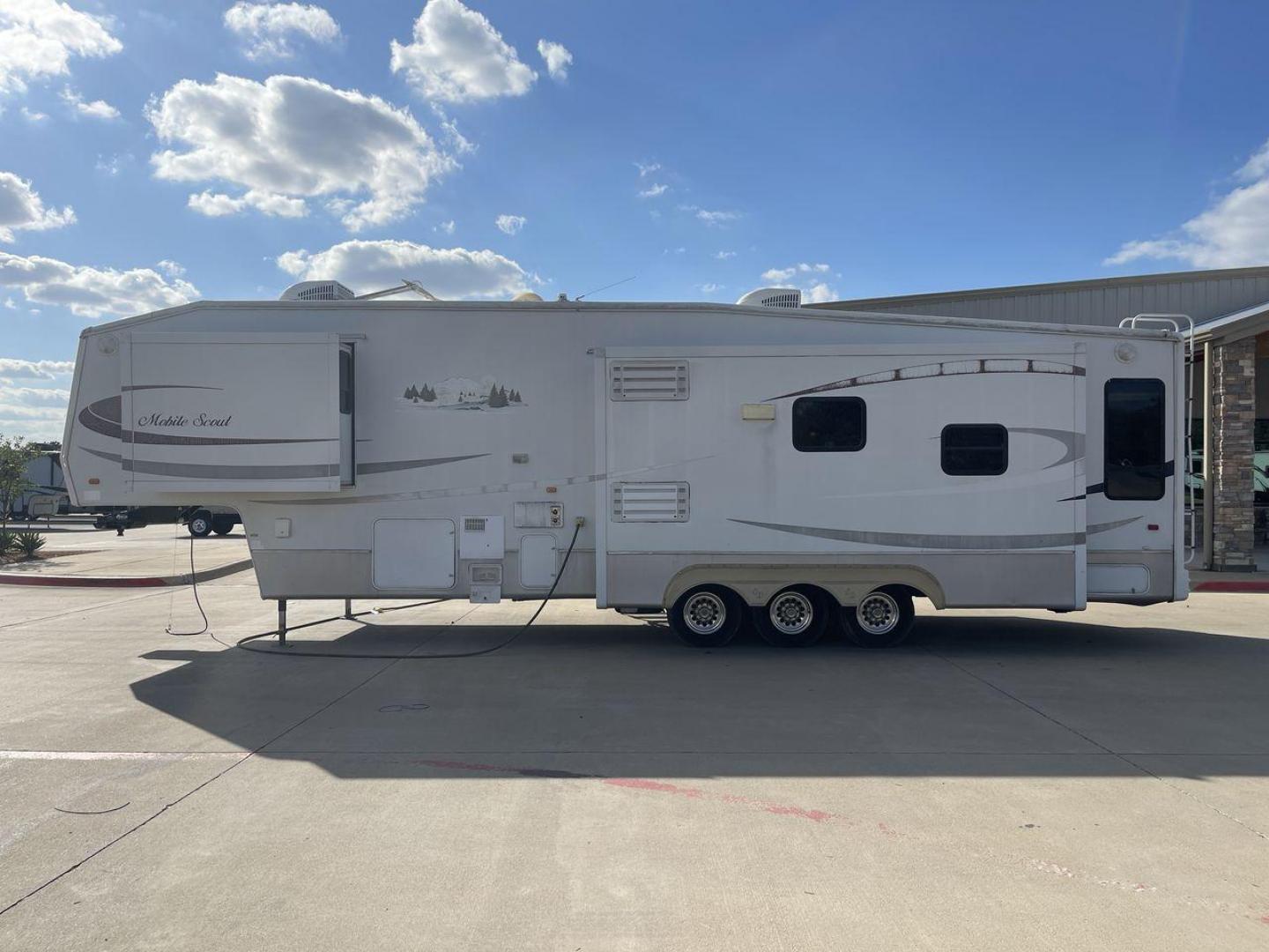 2007 SUNNYBROOK MOBILE SCO (4UBBT0T3071) , located at 4319 N Main St, Cleburne, TX, 76033, (817) 678-5133, 32.385960, -97.391212 - Photo#23