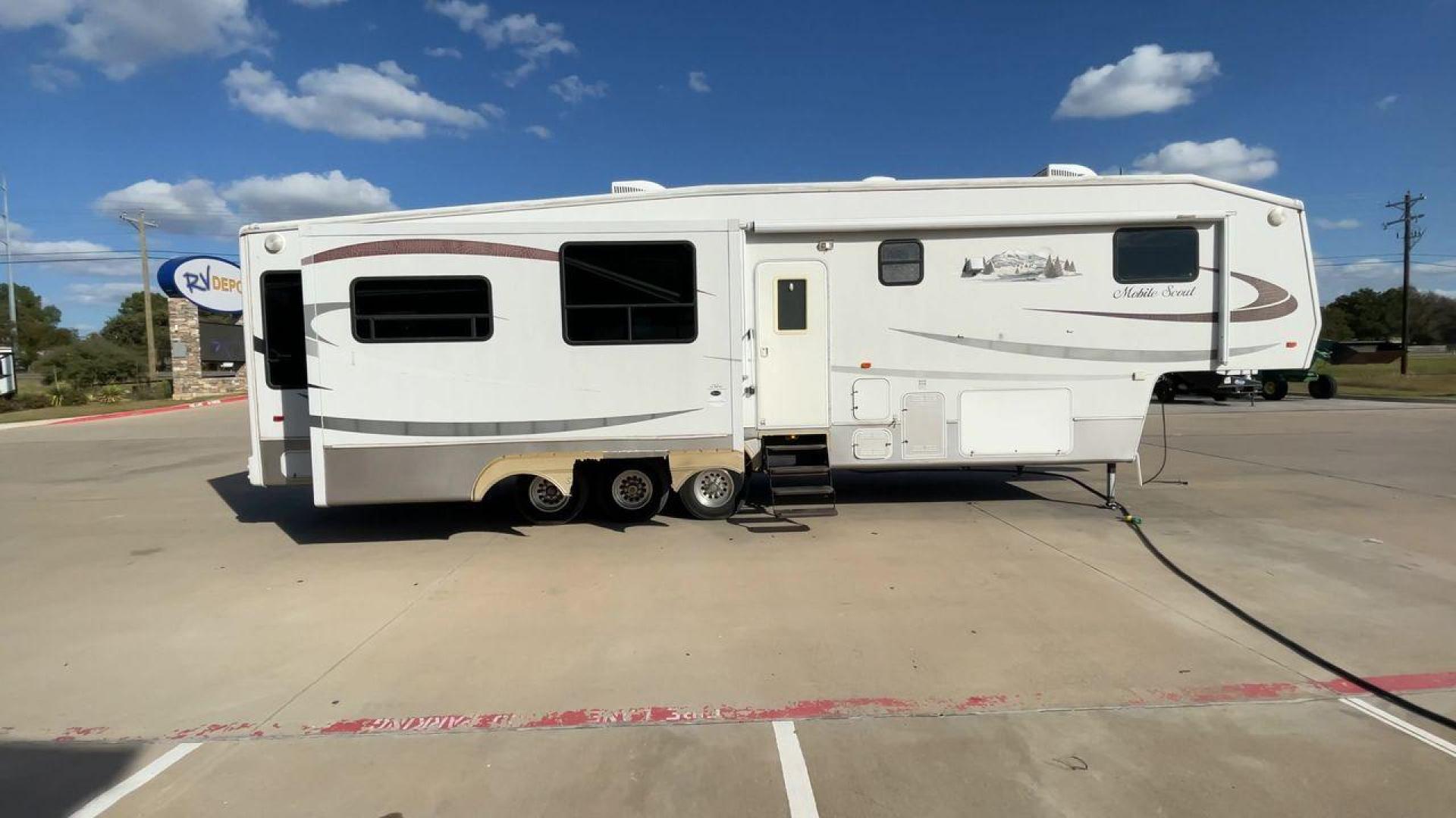 2007 SUNNYBROOK MOBILE SCO (4UBBT0T3071) , located at 4319 N Main St, Cleburne, TX, 76033, (817) 678-5133, 32.385960, -97.391212 - Photo#2