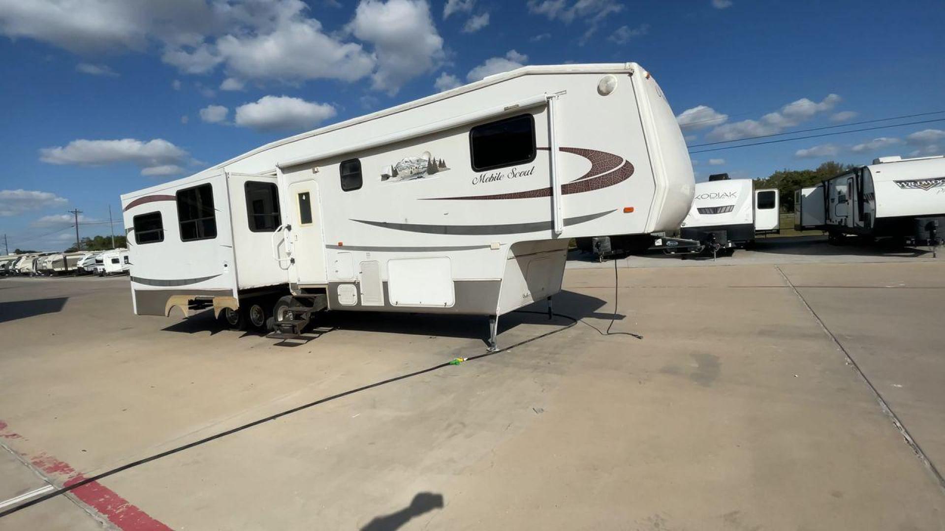 2007 SUNNYBROOK MOBILE SCO (4UBBT0T3071) , located at 4319 N Main St, Cleburne, TX, 76033, (817) 678-5133, 32.385960, -97.391212 - Photo#3