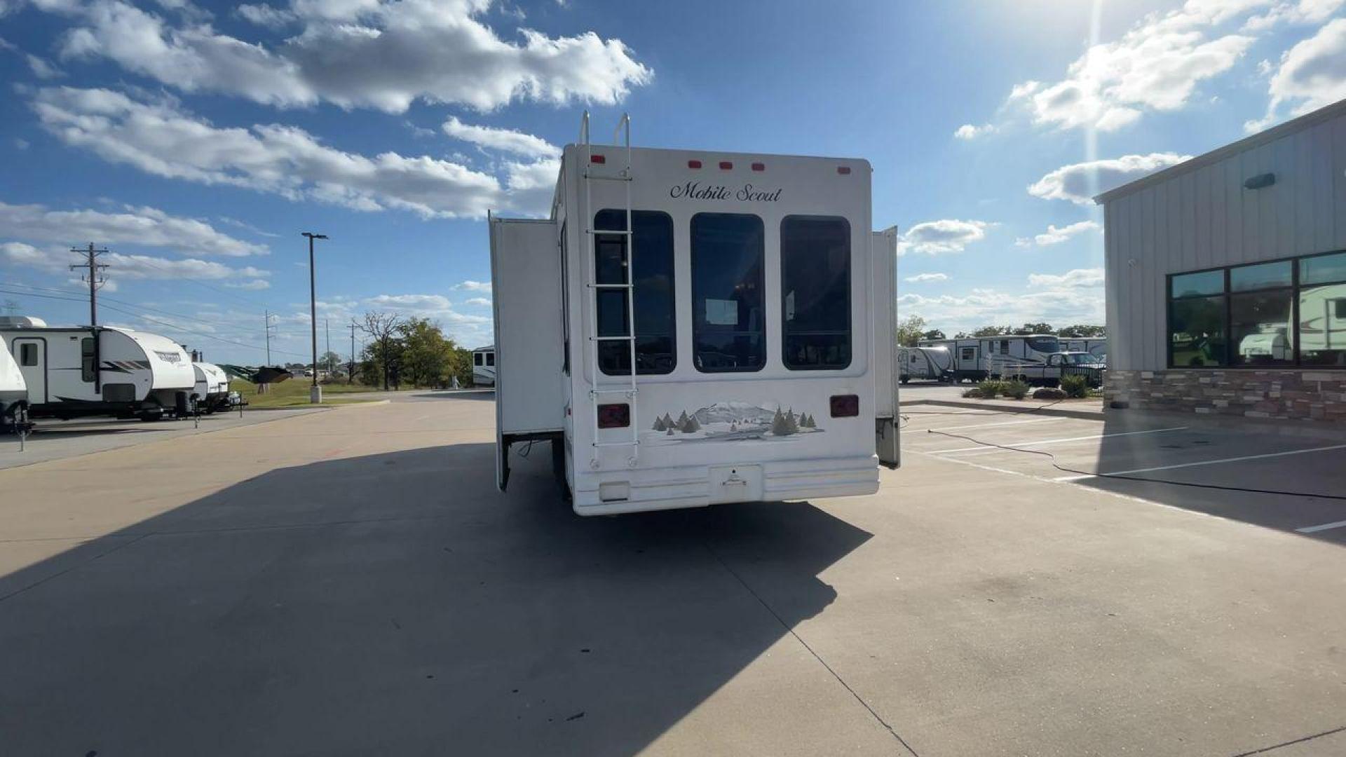 2007 SUNNYBROOK MOBILE SCO (4UBBT0T3071) , located at 4319 N Main St, Cleburne, TX, 76033, (817) 678-5133, 32.385960, -97.391212 - Photo#8