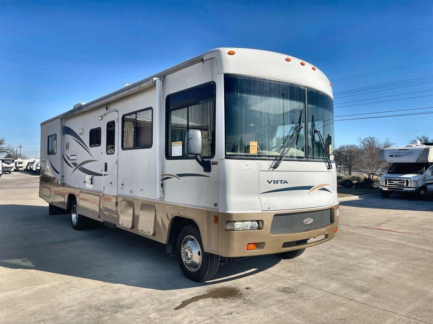 2007 WINNEBAGO VISTA 33T (1F6NF53Y670) , Length: 33.67 ft. | Gross Weight: 20,500 lbs, | Slides: 1 transmission, located at 4319 N Main St, Cleburne, TX, 76033, (817) 678-5133, 32.385960, -97.391212 - The 2007 Winnebago Vista 33T is a well-designed Class A motorhome offering a perfect combination of comfort, functionality, and style for your travels. With a length of 33 ft., it provides ample living space while remaining easy to maneuver on the road. The exterior of this 2007 Winnebago Vista 33T - Photo#21