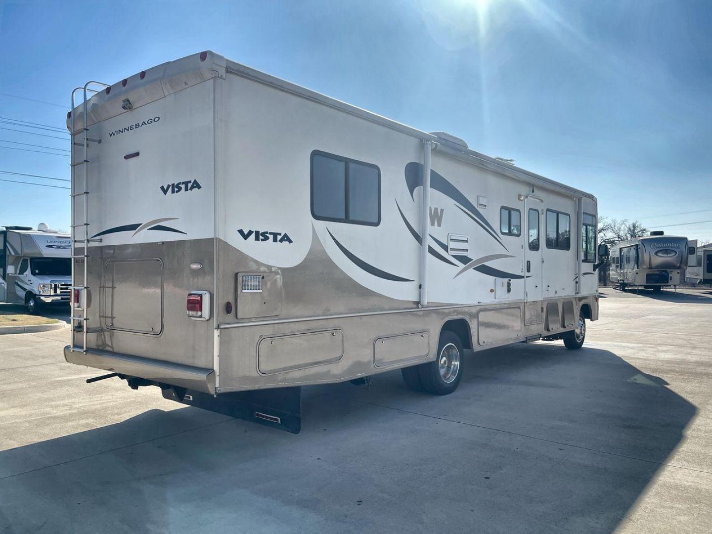 2007 WINNEBAGO VISTA 33T (1F6NF53Y670) , Length: 33.67 ft. | Gross Weight: 20,500 lbs, | Slides: 1 transmission, located at 4319 N Main St, Cleburne, TX, 76033, (817) 678-5133, 32.385960, -97.391212 - The 2007 Winnebago Vista 33T is a well-designed Class A motorhome offering a perfect combination of comfort, functionality, and style for your travels. With a length of 33 ft., it provides ample living space while remaining easy to maneuver on the road. The exterior of this 2007 Winnebago Vista 33T - Photo#23