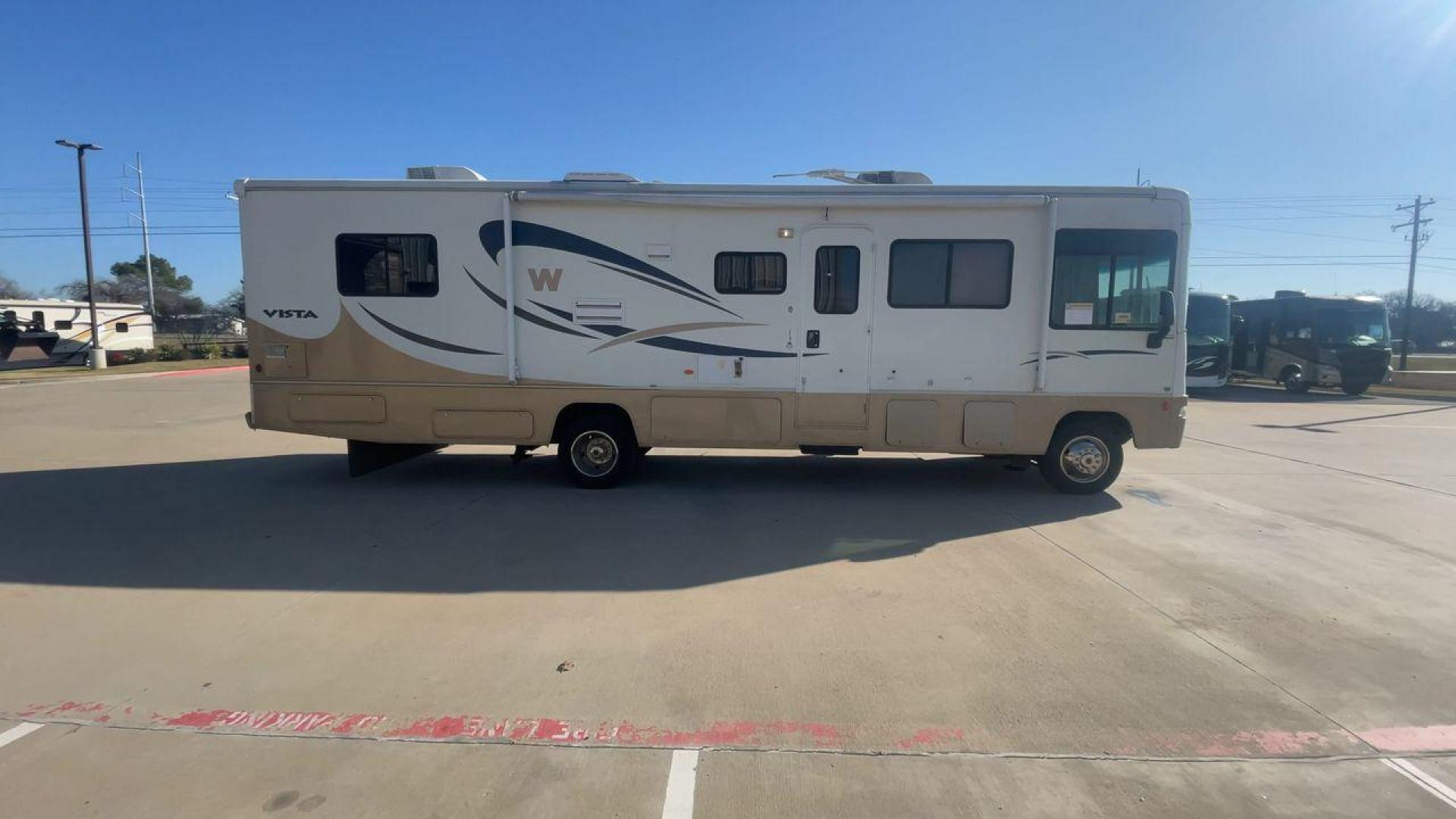 2007 WINNEBAGO VISTA 33T (1F6NF53Y670) , Length: 33.67 ft. | Gross Weight: 20,500 lbs, | Slides: 1 transmission, located at 4319 N Main St, Cleburne, TX, 76033, (817) 678-5133, 32.385960, -97.391212 - The 2007 Winnebago Vista 33T is a well-designed Class A motorhome offering a perfect combination of comfort, functionality, and style for your travels. With a length of 33 ft., it provides ample living space while remaining easy to maneuver on the road. The exterior of this 2007 Winnebago Vista 33T - Photo#2