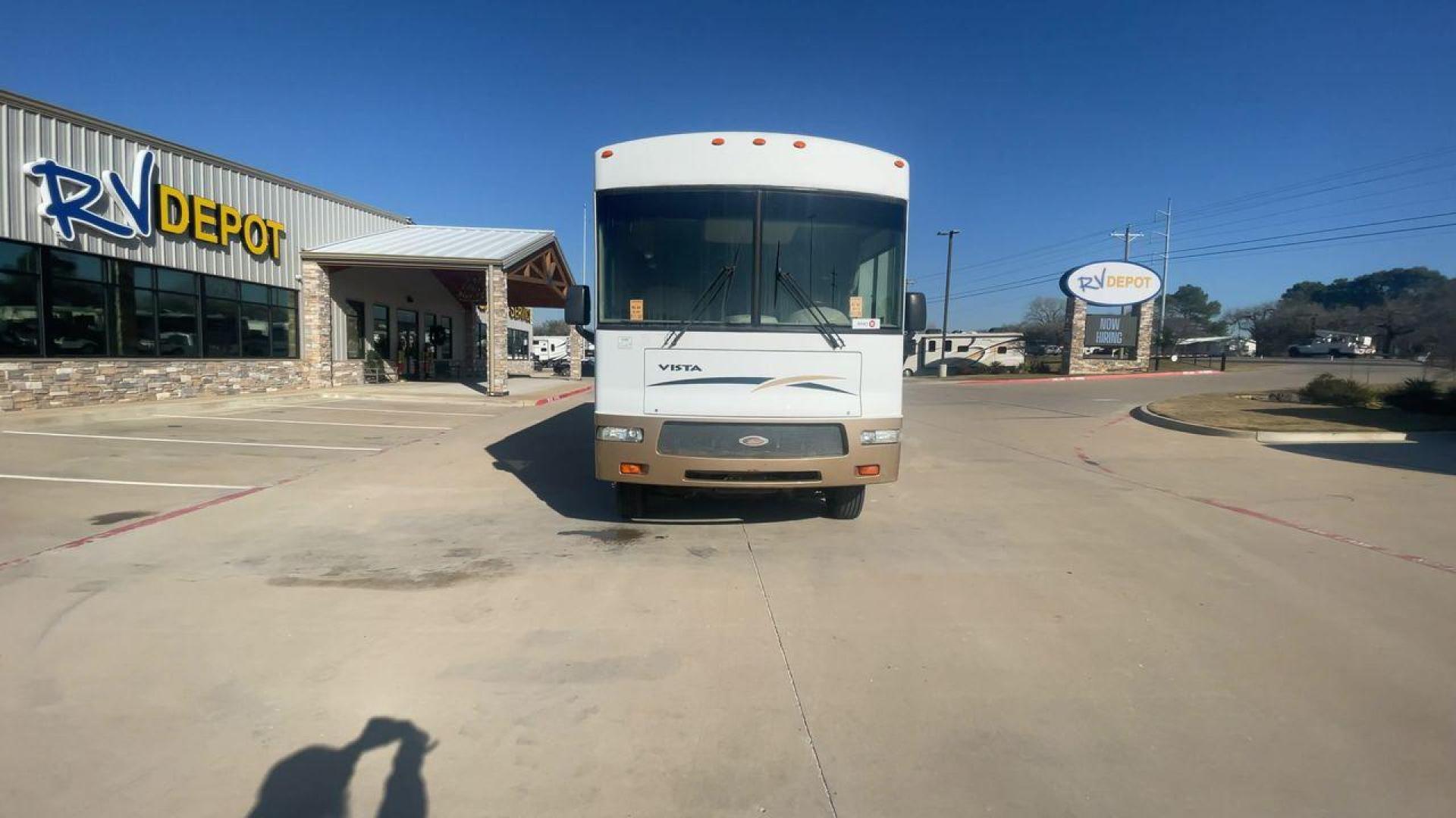 2007 WINNEBAGO VISTA 33T (1F6NF53Y670) , Length: 33.67 ft. | Gross Weight: 20,500 lbs, | Slides: 1 transmission, located at 4319 N Main St, Cleburne, TX, 76033, (817) 678-5133, 32.385960, -97.391212 - The 2007 Winnebago Vista 33T is a well-designed Class A motorhome offering a perfect combination of comfort, functionality, and style for your travels. With a length of 33 ft., it provides ample living space while remaining easy to maneuver on the road. The exterior of this 2007 Winnebago Vista 33T - Photo#4