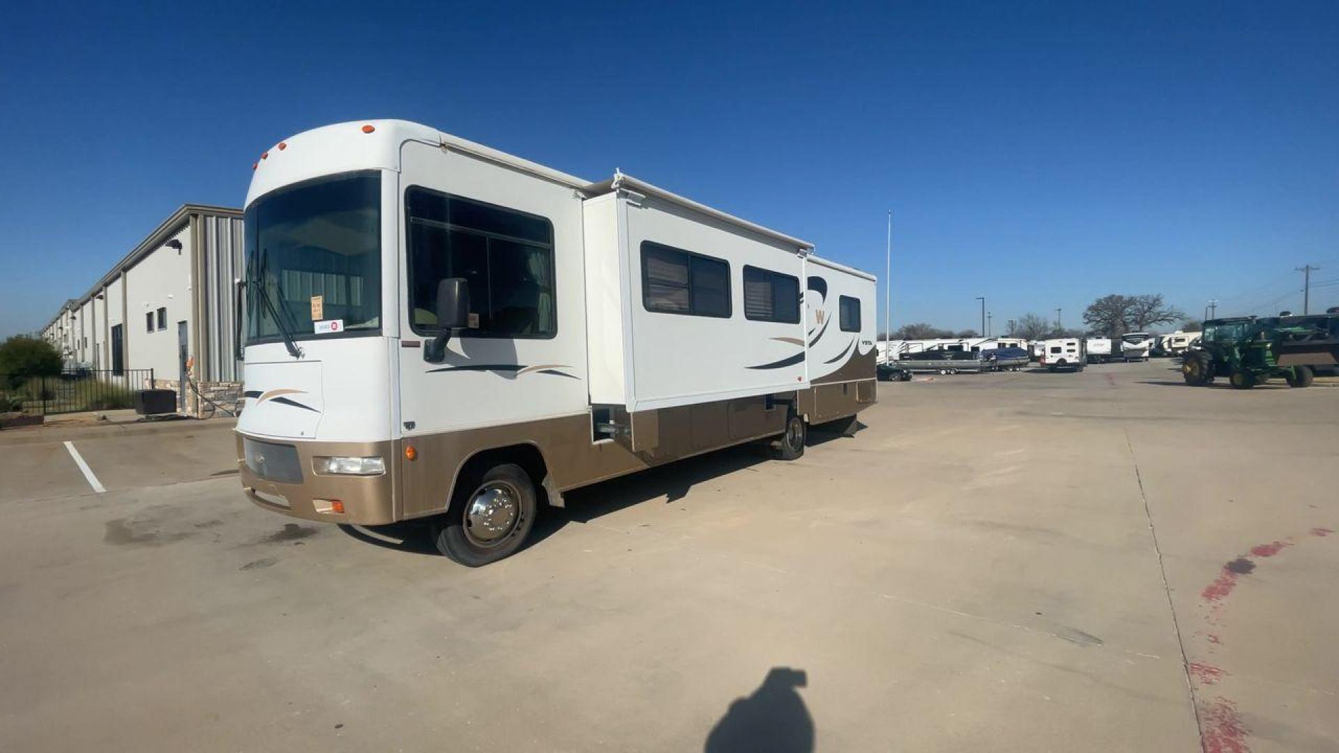 2007 WINNEBAGO VISTA 33T (1F6NF53Y670) , Length: 33.67 ft. | Gross Weight: 20,500 lbs, | Slides: 1 transmission, located at 4319 N Main St, Cleburne, TX, 76033, (817) 678-5133, 32.385960, -97.391212 - The 2007 Winnebago Vista 33T is a well-designed Class A motorhome offering a perfect combination of comfort, functionality, and style for your travels. With a length of 33 ft., it provides ample living space while remaining easy to maneuver on the road. The exterior of this 2007 Winnebago Vista 33T - Photo#5