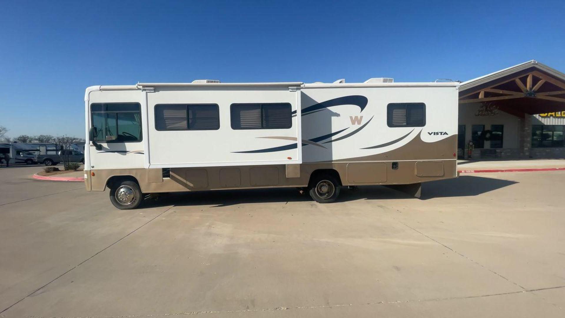 2007 WINNEBAGO VISTA 33T (1F6NF53Y670) , Length: 33.67 ft. | Gross Weight: 20,500 lbs, | Slides: 1 transmission, located at 4319 N Main St, Cleburne, TX, 76033, (817) 678-5133, 32.385960, -97.391212 - The 2007 Winnebago Vista 33T is a well-designed Class A motorhome offering a perfect combination of comfort, functionality, and style for your travels. With a length of 33 ft., it provides ample living space while remaining easy to maneuver on the road. The exterior of this 2007 Winnebago Vista 33T - Photo#6