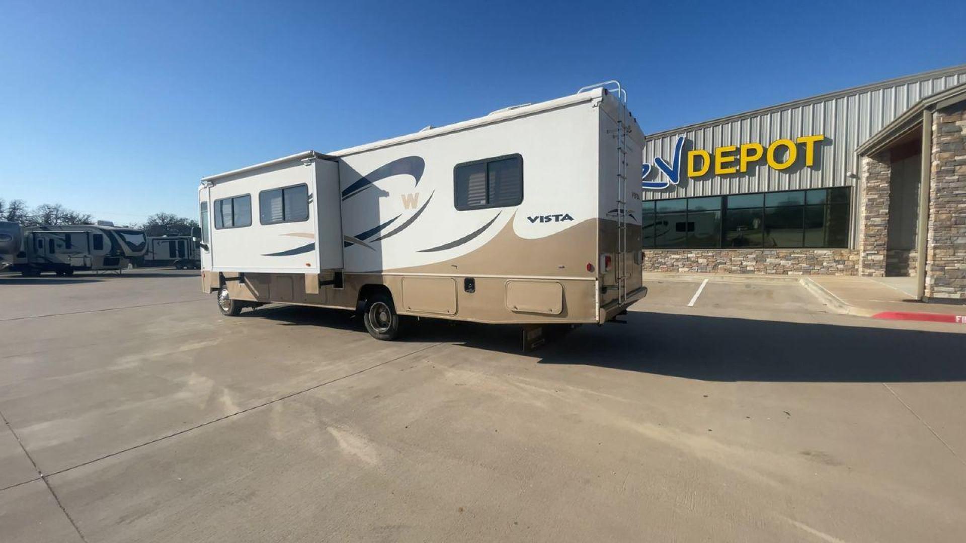 2007 WINNEBAGO VISTA 33T (1F6NF53Y670) , Length: 33.67 ft. | Gross Weight: 20,500 lbs, | Slides: 1 transmission, located at 4319 N Main St, Cleburne, TX, 76033, (817) 678-5133, 32.385960, -97.391212 - The 2007 Winnebago Vista 33T is a well-designed Class A motorhome offering a perfect combination of comfort, functionality, and style for your travels. With a length of 33 ft., it provides ample living space while remaining easy to maneuver on the road. The exterior of this 2007 Winnebago Vista 33T - Photo#7