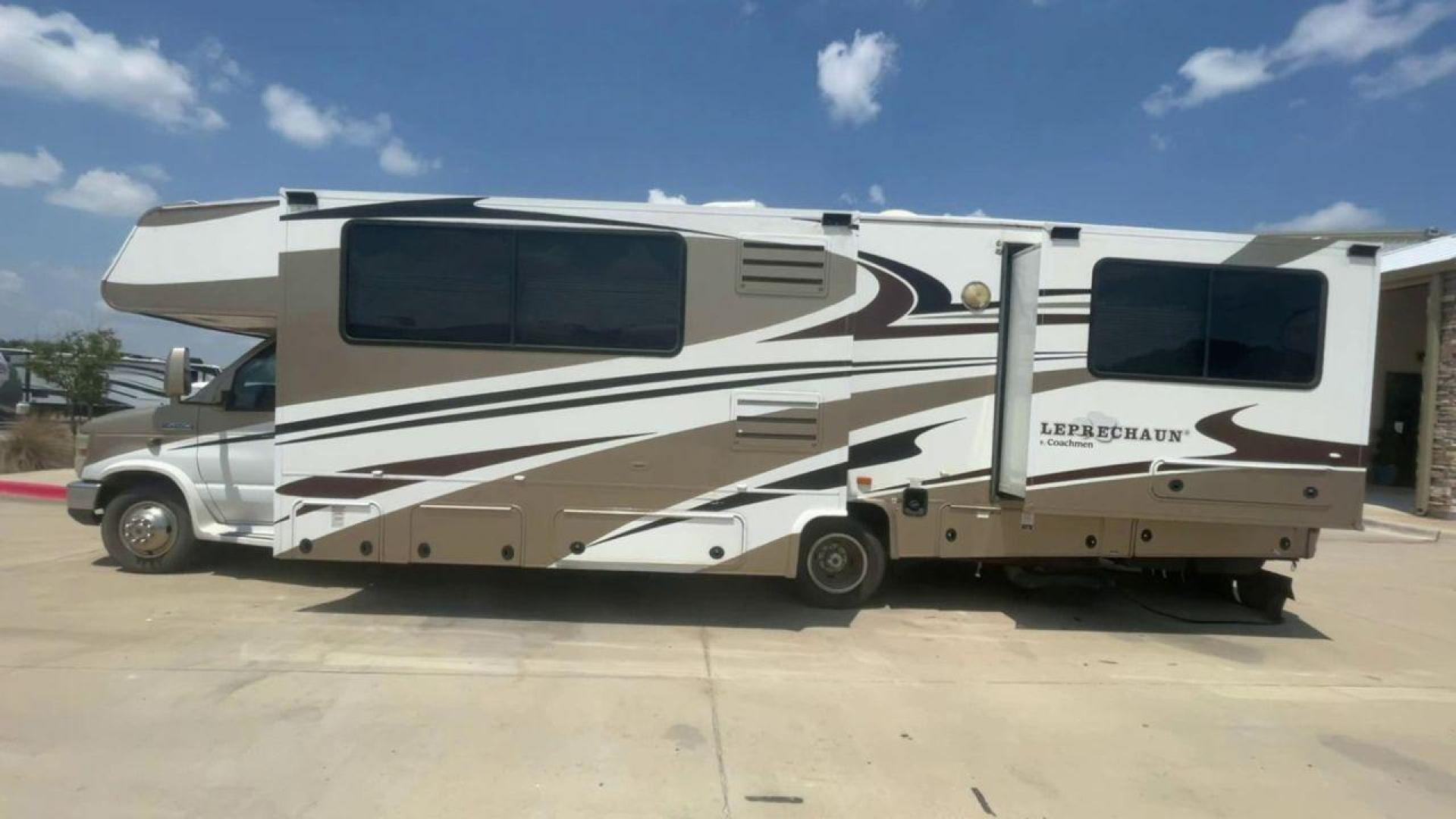 2008 TAN COACHMEN LEPRECHAUN 320DS E-450 (1FDXE45S08D) with an 6.8L V10 SOHC 20V engine, Length: 31.5 ft. | Dry Weight: 12,555 lbs. | Gross Weight: 14,500 lbs. | Slides: 2 transmission, located at 4319 N Main St, Cleburne, TX, 76033, (817) 678-5133, 32.385960, -97.391212 - The 2008 Coachmen Leprechaun 320DS is a Class C motorhome with a compact design of 31.5-foot length. It is designed to ease your travels without compromising on space or amenities. With a substantial dry weight of 12,555 lbs and a gross weight capacity of 14,500 lbs, it is built to handle all your t - Photo#2