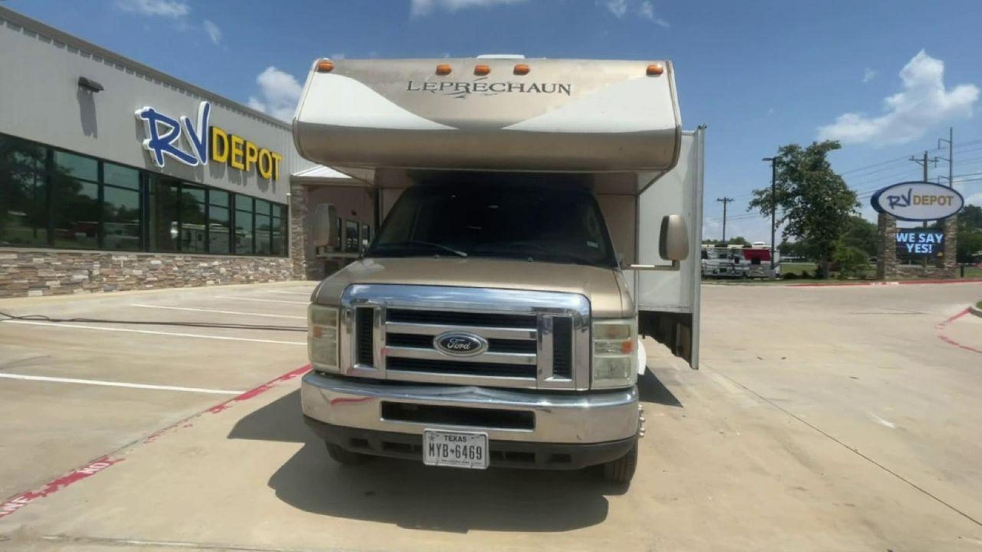 2008 TAN COACHMEN LEPRECHAUN 320DS E-450 (1FDXE45S08D) with an 6.8L V10 SOHC 20V engine, Length: 31.5 ft. | Dry Weight: 12,555 lbs. | Gross Weight: 14,500 lbs. | Slides: 2 transmission, located at 4319 N Main St, Cleburne, TX, 76033, (817) 678-5133, 32.385960, -97.391212 - The 2008 Coachmen Leprechaun 320DS is a Class C motorhome with a compact design of 31.5-foot length. It is designed to ease your travels without compromising on space or amenities. With a substantial dry weight of 12,555 lbs and a gross weight capacity of 14,500 lbs, it is built to handle all your t - Photo#4