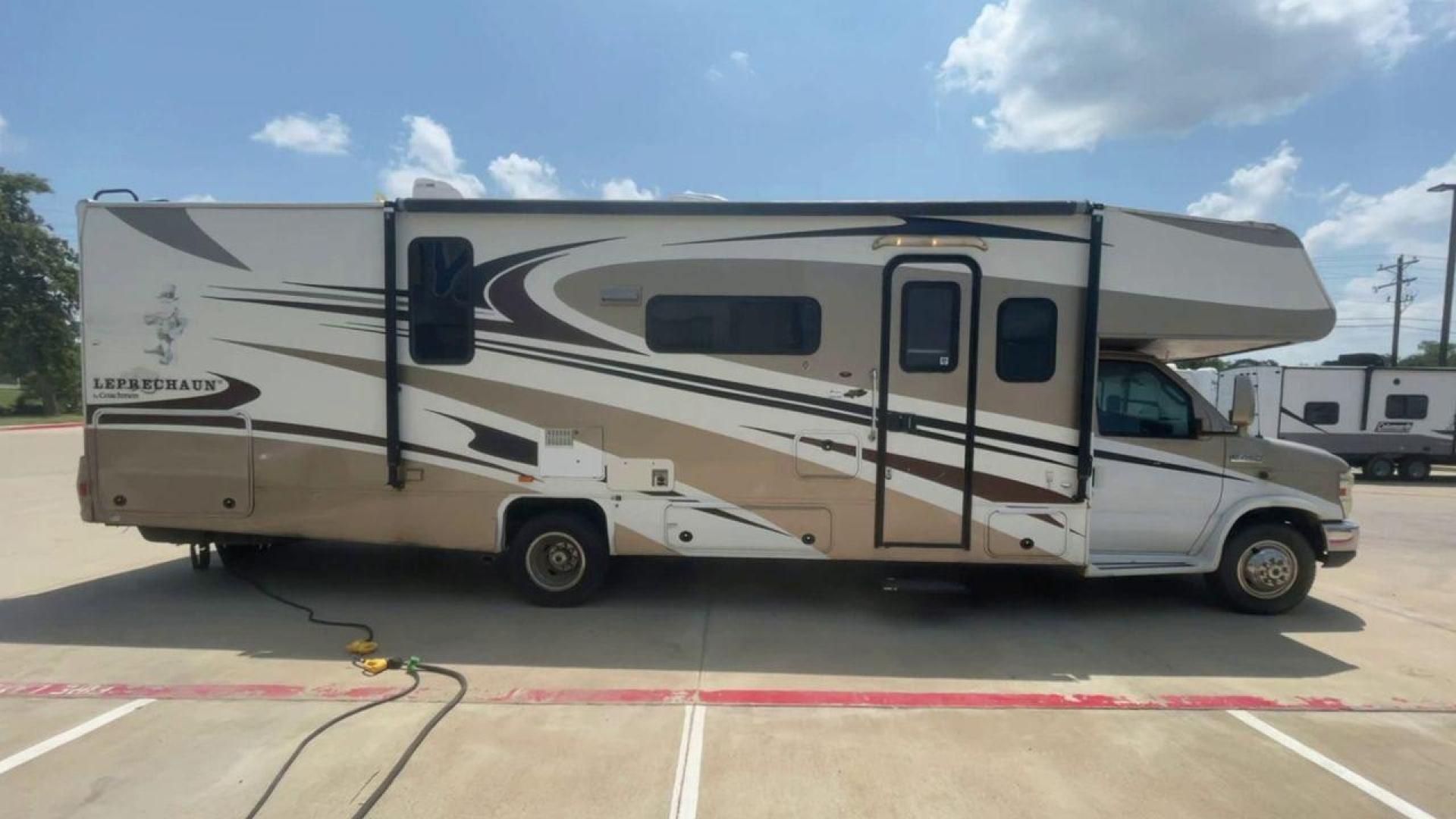 2008 TAN COACHMEN LEPRECHAUN 320DS E-450 (1FDXE45S08D) with an 6.8L V10 SOHC 20V engine, Length: 31.5 ft. | Dry Weight: 12,555 lbs. | Gross Weight: 14,500 lbs. | Slides: 2 transmission, located at 4319 N Main St, Cleburne, TX, 76033, (817) 678-5133, 32.385960, -97.391212 - The 2008 Coachmen Leprechaun 320DS is a Class C motorhome with a compact design of 31.5-foot length. It is designed to ease your travels without compromising on space or amenities. With a substantial dry weight of 12,555 lbs and a gross weight capacity of 14,500 lbs, it is built to handle all your t - Photo#6