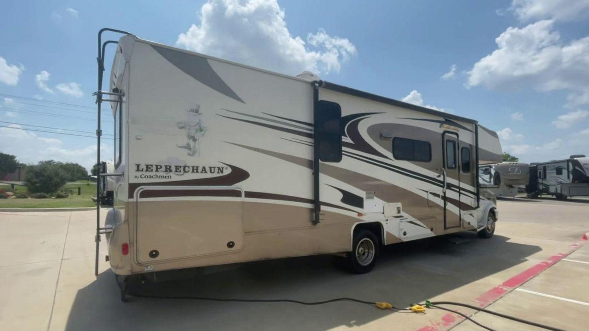 2008 TAN COACHMEN LEPRECHAUN 320DS E-450 (1FDXE45S08D) with an 6.8L V10 SOHC 20V engine, Length: 31.5 ft. | Dry Weight: 12,555 lbs. | Gross Weight: 14,500 lbs. | Slides: 2 transmission, located at 4319 N Main St, Cleburne, TX, 76033, (817) 678-5133, 32.385960, -97.391212 - The 2008 Coachmen Leprechaun 320DS is a Class C motorhome with a compact design of 31.5-foot length. It is designed to ease your travels without compromising on space or amenities. With a substantial dry weight of 12,555 lbs and a gross weight capacity of 14,500 lbs, it is built to handle all your t - Photo#7