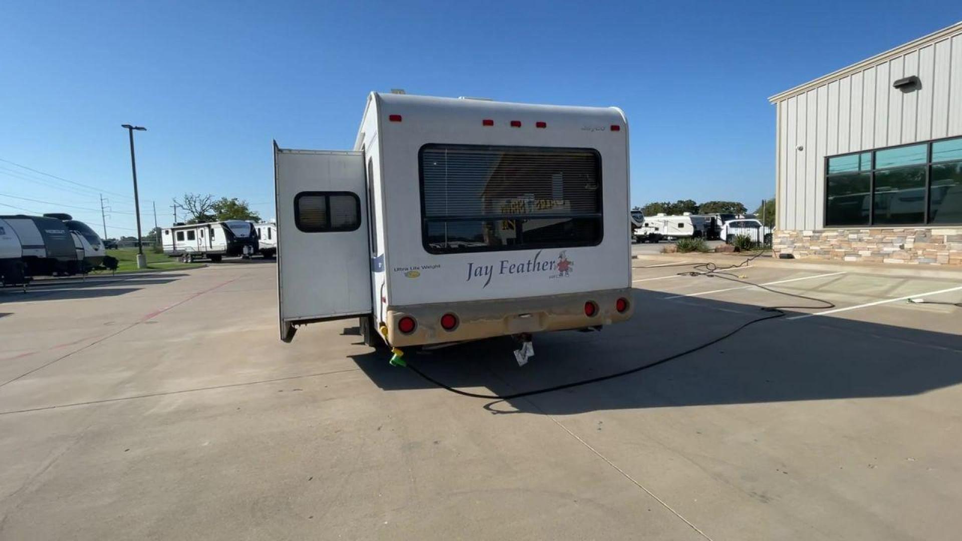 2008 WHITE JAY FEATHER 29D (1UJBJ02P381) , Length: 31.1 ft. | Dry Weight: 5,810 lbs. | Gross Weight: 7,350 lbs. | Slides: 1 transmission, located at 4319 N Main St, Cleburne, TX, 76033, (817) 678-5133, 32.385960, -97.391212 - Explore more reasons that emphasize the benefits of having this RV as your own. (1) It is lightweight and durable, thanks to its Aluminum Frame and Fiberglass body panels that are resistant to rust and corrosion. (2) It offers a smooth, attractive finish and additional weather resistance with it - Photo#3