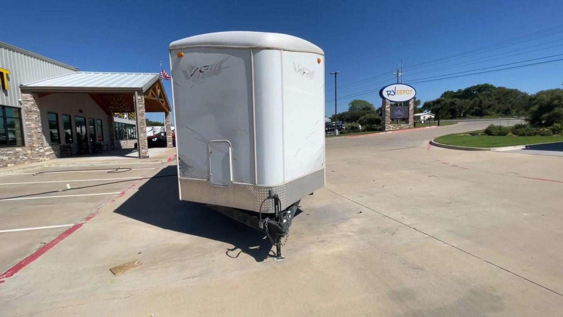 2008 WHITE VR-1 299RLS (4YDT299268V) , Length: 33 ft. | Dry Weight: 6,810 lbs. | Slides: 1 transmission, located at 4319 N Main St, Cleburne, TX, 76033, (817) 678-5133, 32.385960, -97.391212 - The 2008 VR-1 299RLS is a dual-axle steel wheel setup measuring 33 ft. long and 11.17 ft. tall. It has a dry weight of 6,810 lbs. and a payload capacity of 2,805 lbs. It also has a hitch weight of 815 lbs. It includes one slide and one power awning. This travel trailer features a rear living floorpl - Photo#4