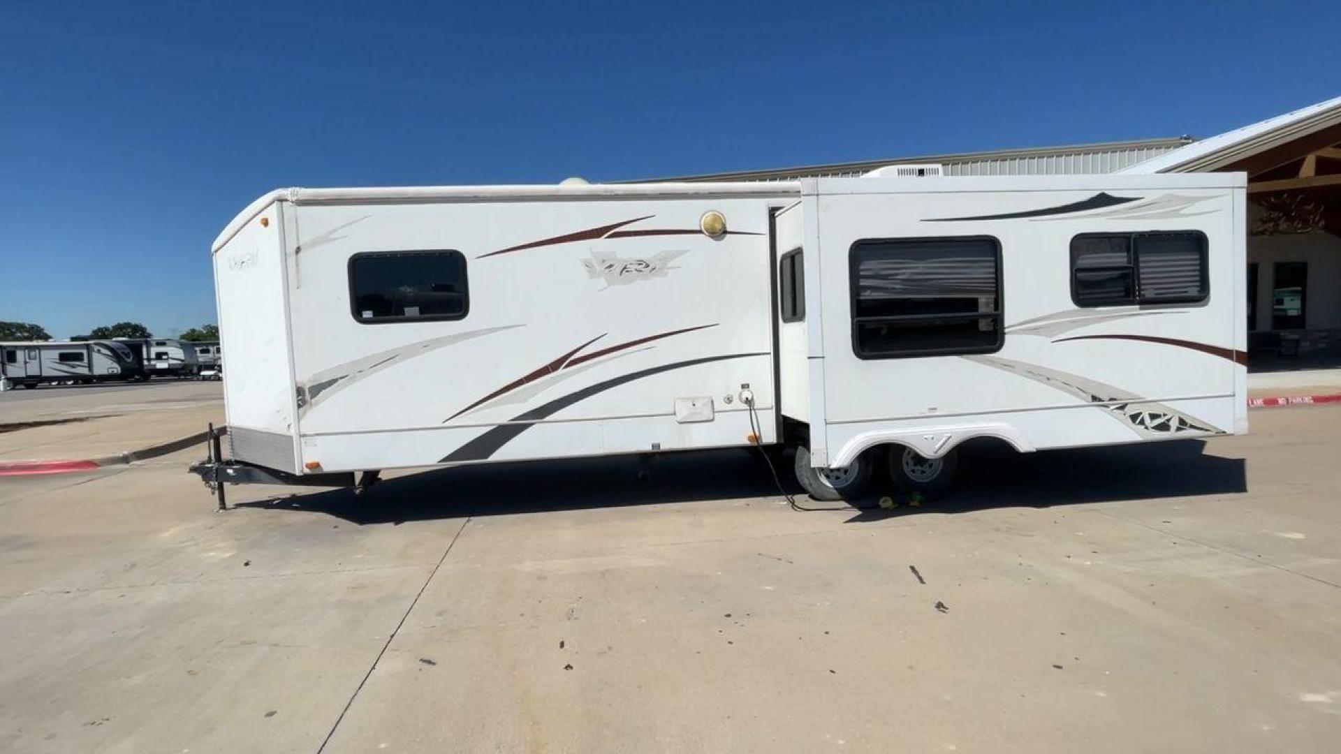 2008 WHITE VR-1 299RLS (4YDT299268V) , Length: 33 ft. | Dry Weight: 6,810 lbs. | Slides: 1 transmission, located at 4319 N Main St, Cleburne, TX, 76033, (817) 678-5133, 32.385960, -97.391212 - The 2008 VR-1 299RLS is a dual-axle steel wheel setup measuring 33 ft. long and 11.17 ft. tall. It has a dry weight of 6,810 lbs. and a payload capacity of 2,805 lbs. It also has a hitch weight of 815 lbs. It includes one slide and one power awning. This travel trailer features a rear living floorpl - Photo#6