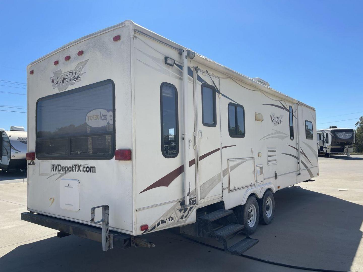 2008 WHITE VR-1 299RLS (4YDT299268V) , Length: 33 ft. | Dry Weight: 6,810 lbs. | Slides: 1 transmission, located at 4319 N Main St, Cleburne, TX, 76033, (817) 678-5133, 32.385960, -97.391212 - The 2008 VR-1 299RLS is a dual-axle steel wheel setup measuring 33 ft. long and 11.17 ft. tall. It has a dry weight of 6,810 lbs. and a payload capacity of 2,805 lbs. It also has a hitch weight of 815 lbs. It includes one slide and one power awning. This travel trailer features a rear living floorpl - Photo#24