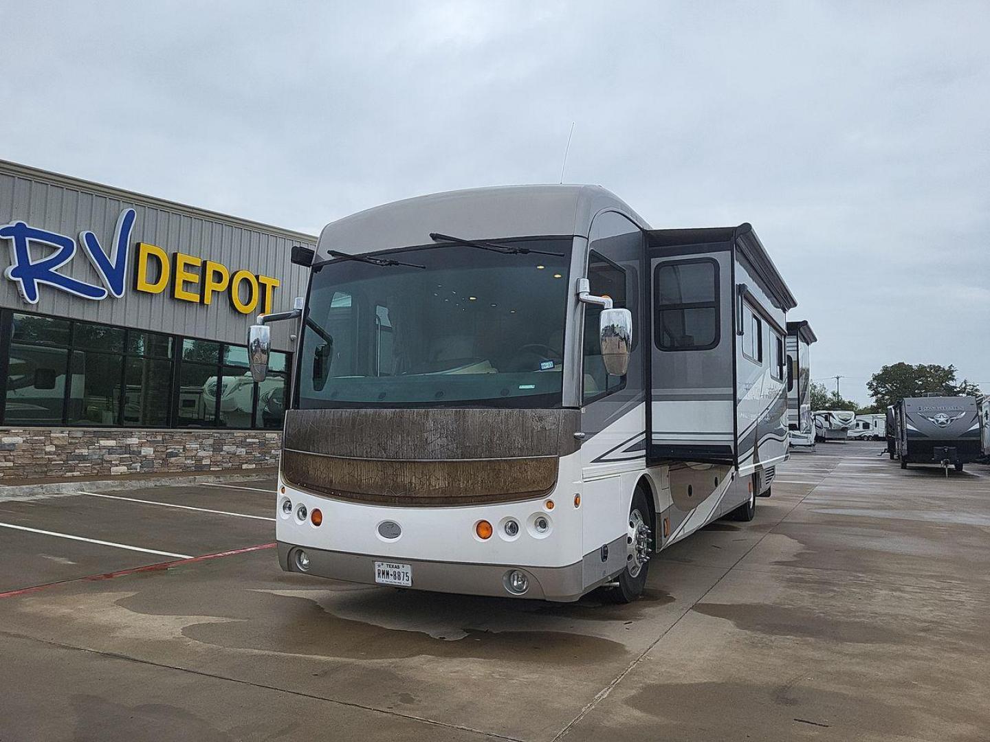 2009 WHITE FLEETWOOD AMERICAN ALLEGIANCE 40X (4VZBR1D9X9C) , Length: 40.96 ft. | Gross Weight: 34,600 lbs. | Slides: 3 transmission, located at 4319 N Main St, Cleburne, TX, 76033, (817) 678-5133, 32.385960, -97.391212 - The 2009 American Coach Allegiance 40X is a luxurious Class A motorhome that offers a blend of comfort and functionality for long-term travel. This motorhome is approximately 40 feet in length and features three slide-outs to maximize living space. It is equipped with a 400HP Cummins diesel engine, - Photo#0