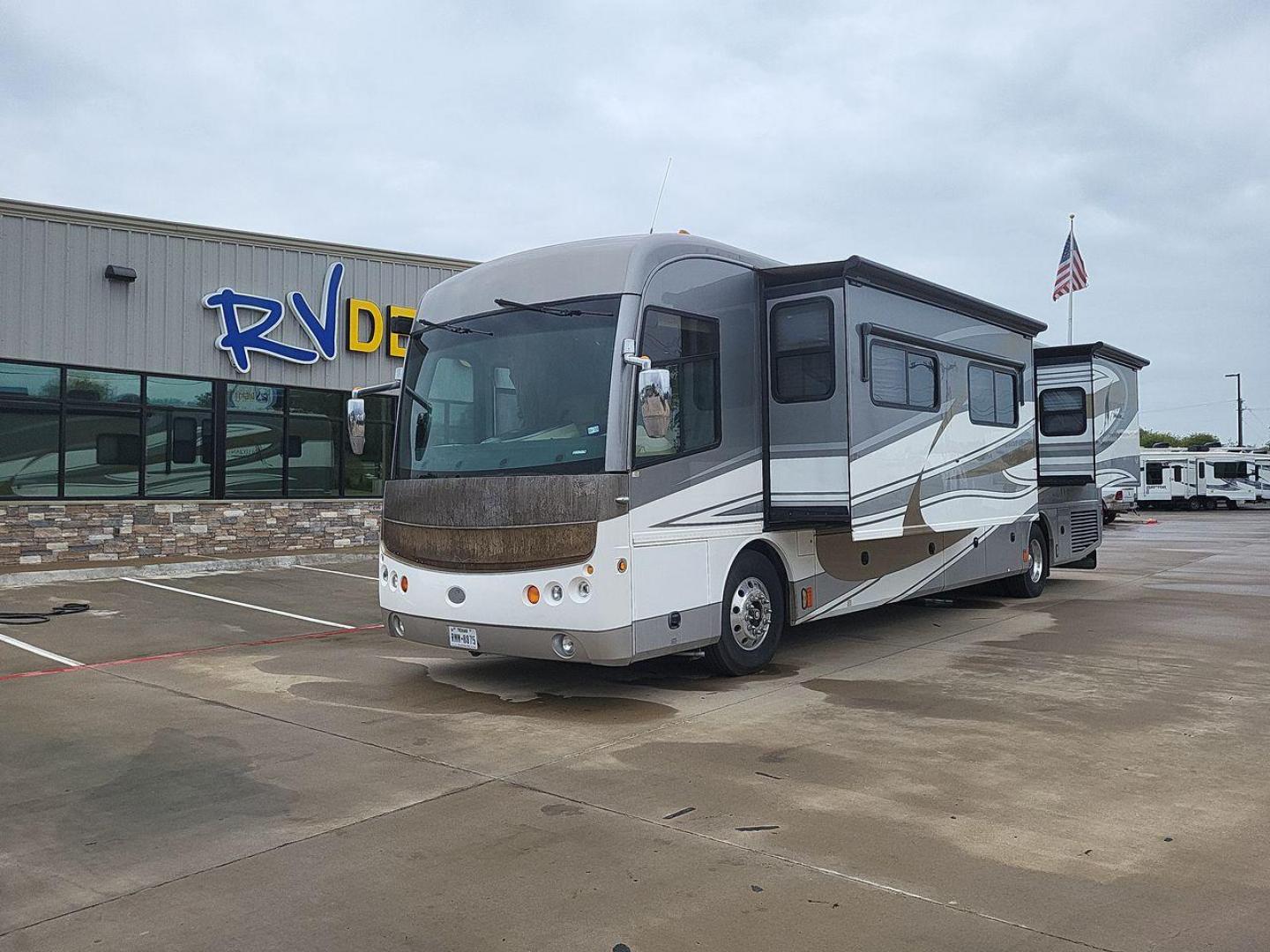 2009 WHITE FLEETWOOD AMERICAN ALLEGIANCE 40X (4VZBR1D9X9C) , Length: 40.96 ft. | Gross Weight: 34,600 lbs. | Slides: 3 transmission, located at 4319 N Main St, Cleburne, TX, 76033, (817) 678-5133, 32.385960, -97.391212 - The 2009 American Coach Allegiance 40X is a luxurious Class A motorhome that offers a blend of comfort and functionality for long-term travel. This motorhome is approximately 40 feet in length and features three slide-outs to maximize living space. It is equipped with a 400HP Cummins diesel engine, - Photo#8