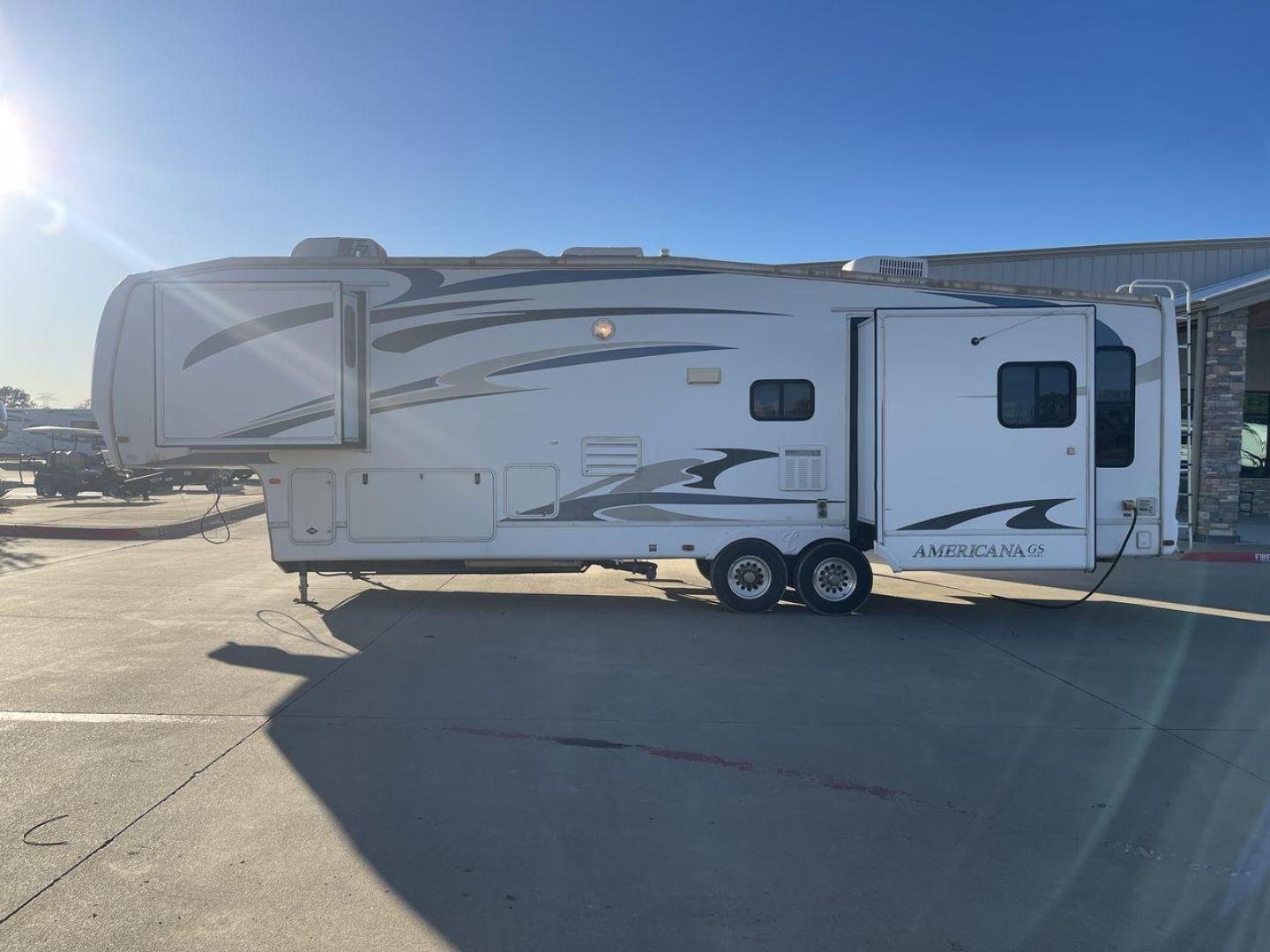 2009 FOREST RIVER CARDINAL 37RL - (4X4FCAJ299G) , located at 4319 N Main St, Cleburne, TX, 76033, (817) 678-5133, 32.385960, -97.391212 - Photo#22