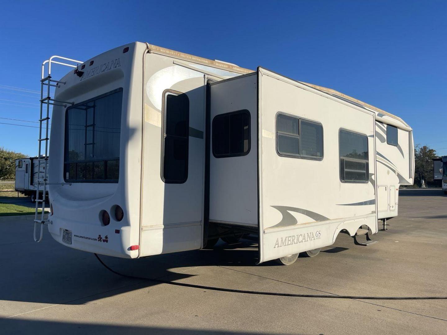 2009 FOREST RIVER CARDINAL 37RL - (4X4FCAJ299G) , located at 4319 N Main St, Cleburne, TX, 76033, (817) 678-5133, 32.385960, -97.391212 - Photo#23