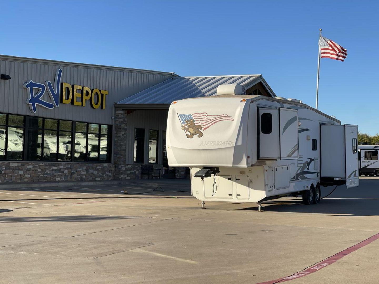 2009 FOREST RIVER CARDINAL 37RL - (4X4FCAJ299G) , located at 4319 N Main St, Cleburne, TX, 76033, (817) 678-5133, 32.385960, -97.391212 - Photo#0