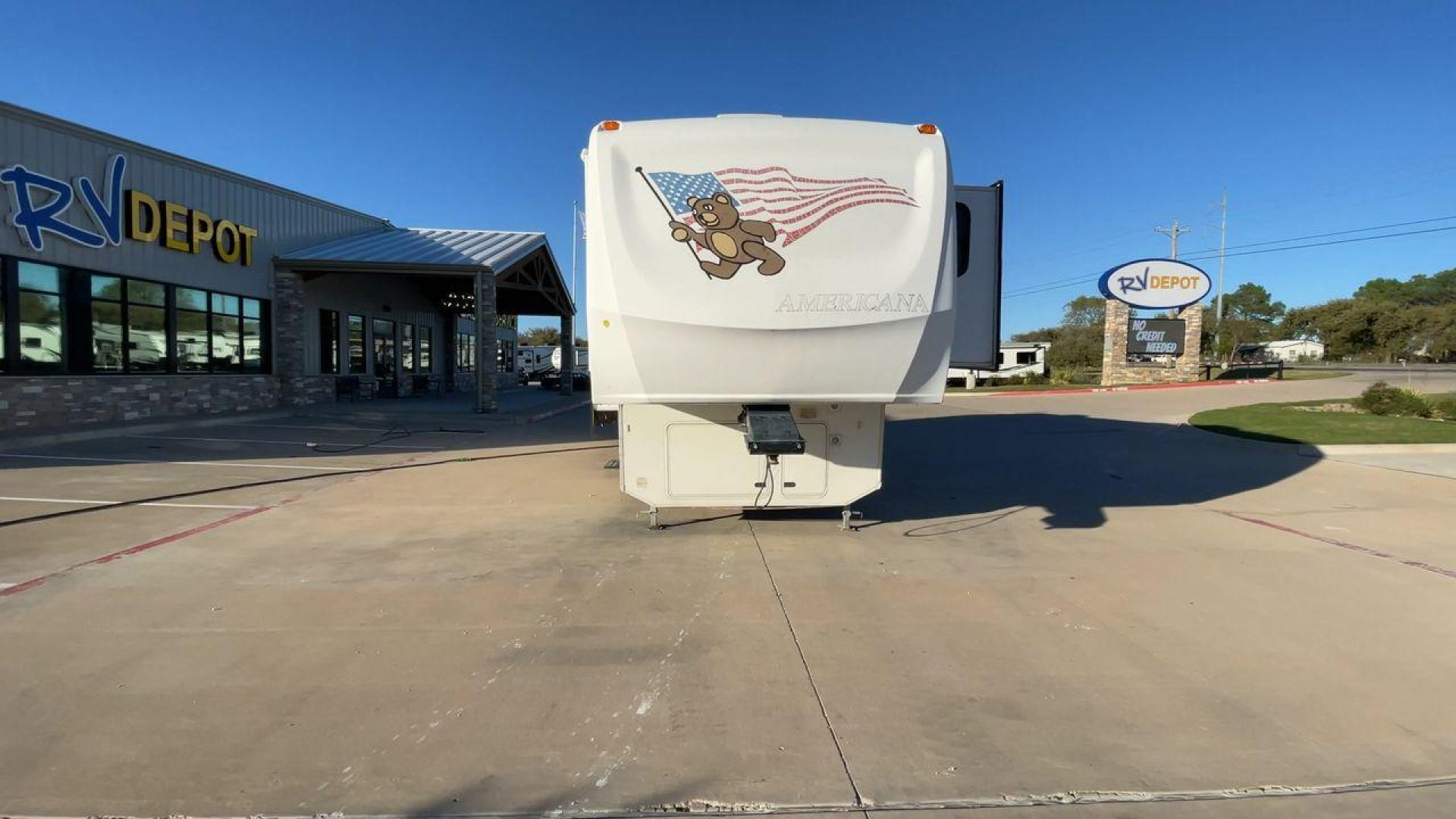 2009 FOREST RIVER CARDINAL 37RL - (4X4FCAJ299G) , located at 4319 N Main St, Cleburne, TX, 76033, (817) 678-5133, 32.385960, -97.391212 - Photo#4