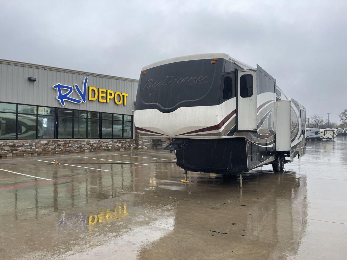 2009 TAN FOREST RIVER CEDAR CREEK DAY DREA - (4X4FCRK239S) , Length: 37.6 ft. | Dry Weight: 12,817 lbs. | Gross Weight: 15,500 lbs. | Slides: 3 transmission, located at 4319 N Main St, Cleburne, TX, 76033, (817) 678-5133, 32.385960, -97.391212 - Presenting the 2009 Forest River Cedar Creek Day Dreamer 34RETSD, a vehicle that transforms the open road into your own little haven. The dimensions for this unit are 37.6 ft in length, 8 ft in width, and 12.11 ft in height. It has a dry weight of 12,817 lbs with a GVWR of 15,500 lbs and a hitch wei - Photo#0