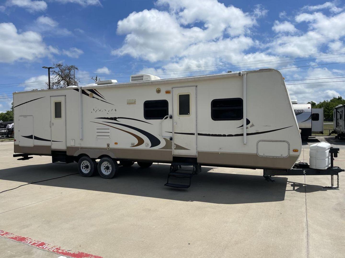 2009 KEYSTONE SPRINTER 311BHS (4YDT3112291) , Length: 35.33 ft | Dry Weight: 8,140 lbs. | Gross Weight: 11,185 lbs | Slides: 2 transmission, located at 4319 N Main St, Cleburne, TX, 76033, (817) 678-5133, 32.385960, -97.391212 - Indulge in the ultimate in cozy and memorable camping with the 2009 Keystone Sprinter 311BHS. This 35-foot travel trailer perfectly blends functionality and style to offer a comfortable and practical haven for families and friends. With a dry weight of 8,140 lbs., the Sprinter 311BHS is a lightweigh - Photo#21