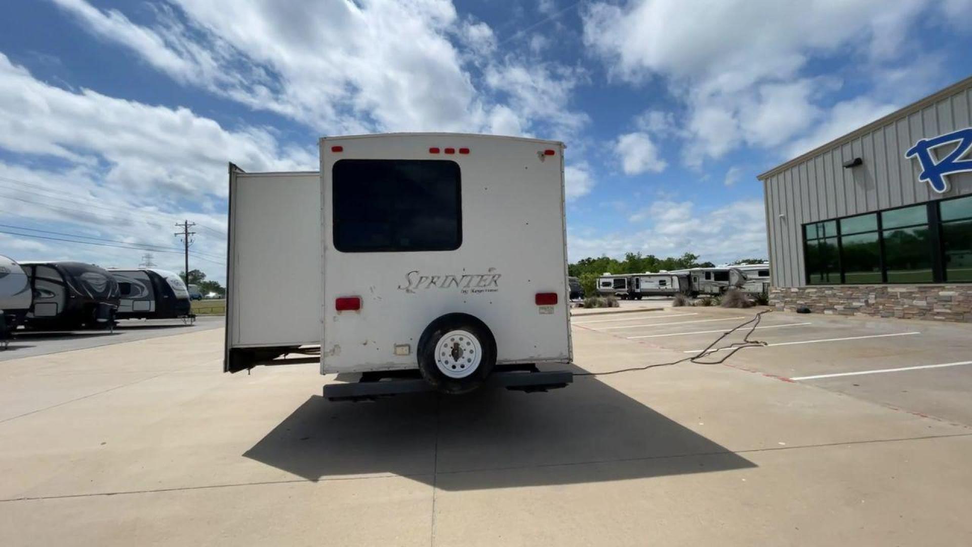 2009 KEYSTONE SPRINTER 311BHS (4YDT3112291) , Length: 35.33 ft | Dry Weight: 8,140 lbs. | Gross Weight: 11,185 lbs | Slides: 2 transmission, located at 4319 N Main St, Cleburne, TX, 76033, (817) 678-5133, 32.385960, -97.391212 - Indulge in the ultimate in cozy and memorable camping with the 2009 Keystone Sprinter 311BHS. This 35-foot travel trailer perfectly blends functionality and style to offer a comfortable and practical haven for families and friends. With a dry weight of 8,140 lbs., the Sprinter 311BHS is a lightweigh - Photo#8