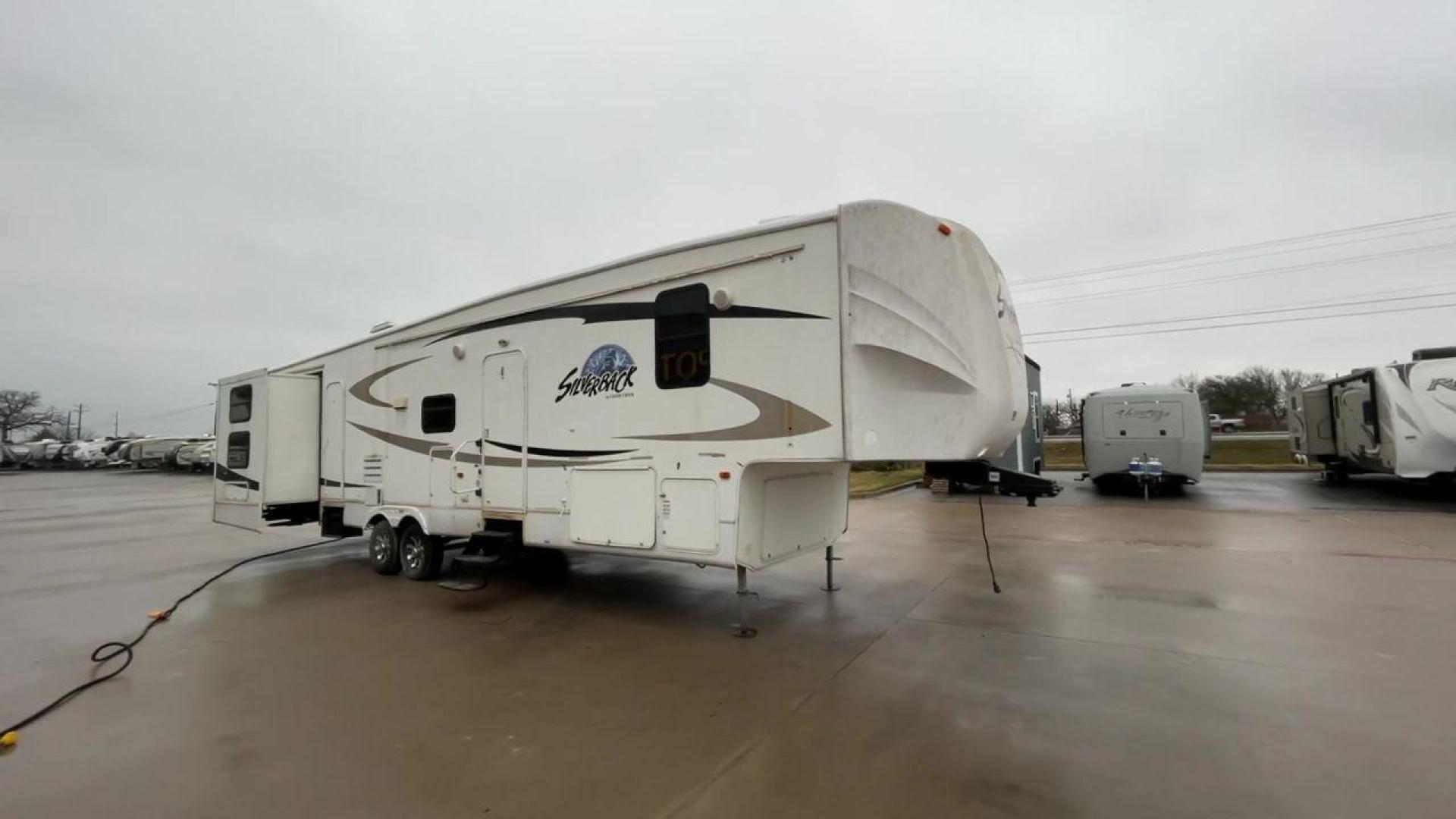 2010 WHITE CEDAR CREEK SILVERBA 35QB (4X4FCRL22AS) , Length: 41 ft.| Dry Weight: 12,184 lbs | Gross Weight: 15,500 lbs | Slides: 4 transmission, located at 4319 N Main St, Cleburne, TX, 76033, (817) 678-5133, 32.385960, -97.391212 - With a length of 39 feet, the 35QB floor plan offers a private bunkhouse at the rear, ensuring a cozy retreat for the little ones or a group of friends. Its spacious living area with slide-outs expands the interior space for comfortable dining and entertainment. The kitchen is equipped with resident - Photo#3