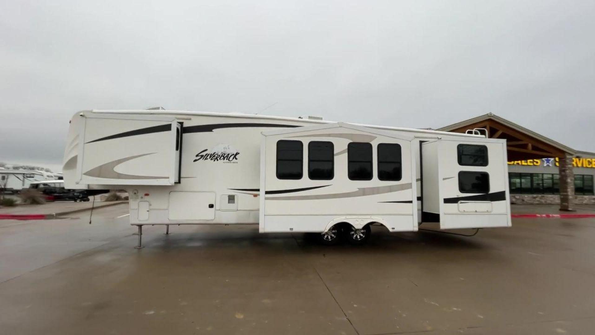 2010 WHITE CEDAR CREEK SILVERBA 35QB (4X4FCRL22AS) , Length: 41 ft.| Dry Weight: 12,184 lbs | Gross Weight: 15,500 lbs | Slides: 4 transmission, located at 4319 N Main St, Cleburne, TX, 76033, (817) 678-5133, 32.385960, -97.391212 - With a length of 39 feet, the 35QB floor plan offers a private bunkhouse at the rear, ensuring a cozy retreat for the little ones or a group of friends. Its spacious living area with slide-outs expands the interior space for comfortable dining and entertainment. The kitchen is equipped with resident - Photo#6