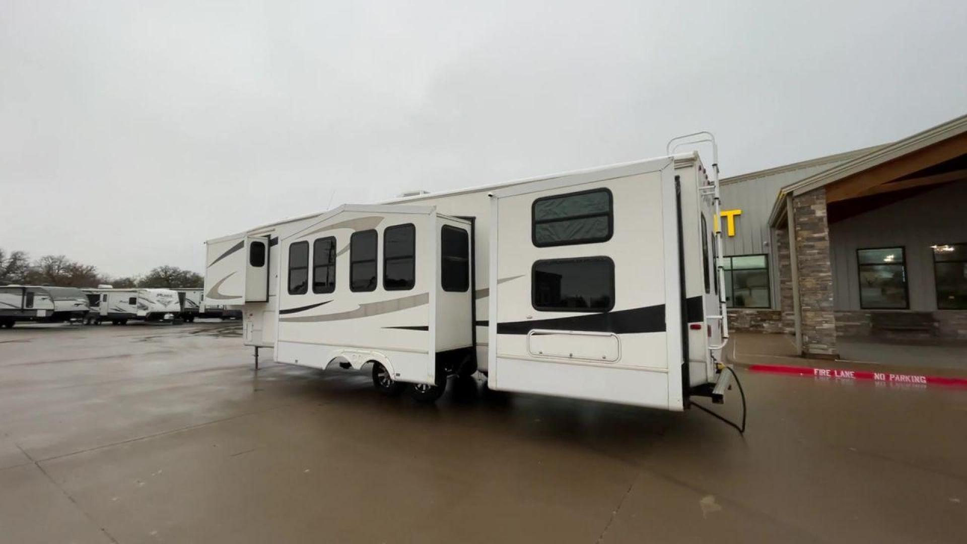 2010 WHITE CEDAR CREEK SILVERBA 35QB (4X4FCRL22AS) , Length: 41 ft.| Dry Weight: 12,184 lbs | Gross Weight: 15,500 lbs | Slides: 4 transmission, located at 4319 N Main St, Cleburne, TX, 76033, (817) 678-5133, 32.385960, -97.391212 - With a length of 39 feet, the 35QB floor plan offers a private bunkhouse at the rear, ensuring a cozy retreat for the little ones or a group of friends. Its spacious living area with slide-outs expands the interior space for comfortable dining and entertainment. The kitchen is equipped with resident - Photo#7