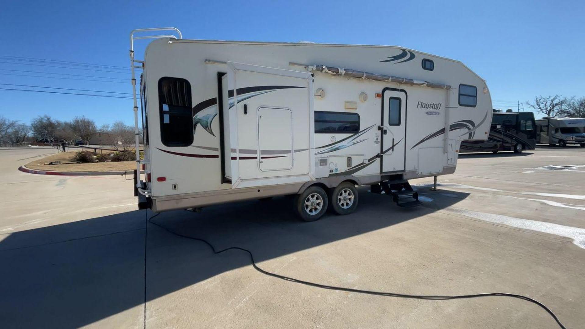 2010 WHITE FLAGSTAFF 8528CKSS - (4X4FFLD20A1) , Length: 30 ft. | Dry Weight: 6,877 lbs. | Slides: 2 transmission, located at 4319 N Main St, Cleburne, TX, 76033, (817) 678-5133, 32.385960, -97.391212 - Photo#1