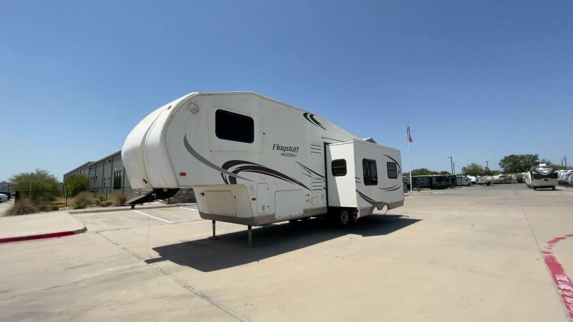 2010 WHITE FLAGSTAFF 8528CKSS - (4X4FFLD20A1) , Length: 30 ft. | Dry Weight: 6,877 lbs. | Slides: 2 transmission, located at 4319 N Main St, Cleburne, TX, 76033, (817) 678-5133, 32.385960, -97.391212 - The 2010 Flagstaff 8528CKSS CT is a well-crafted and compact travel trailer designed for comfort and convenience on the road. With a length of 30 feet 11 inches, a width of 8 feet, and a height of 12 feet 7 inches, this trailer offers a balance of space and maneuverability. Its thoughtful constructi - Photo#5