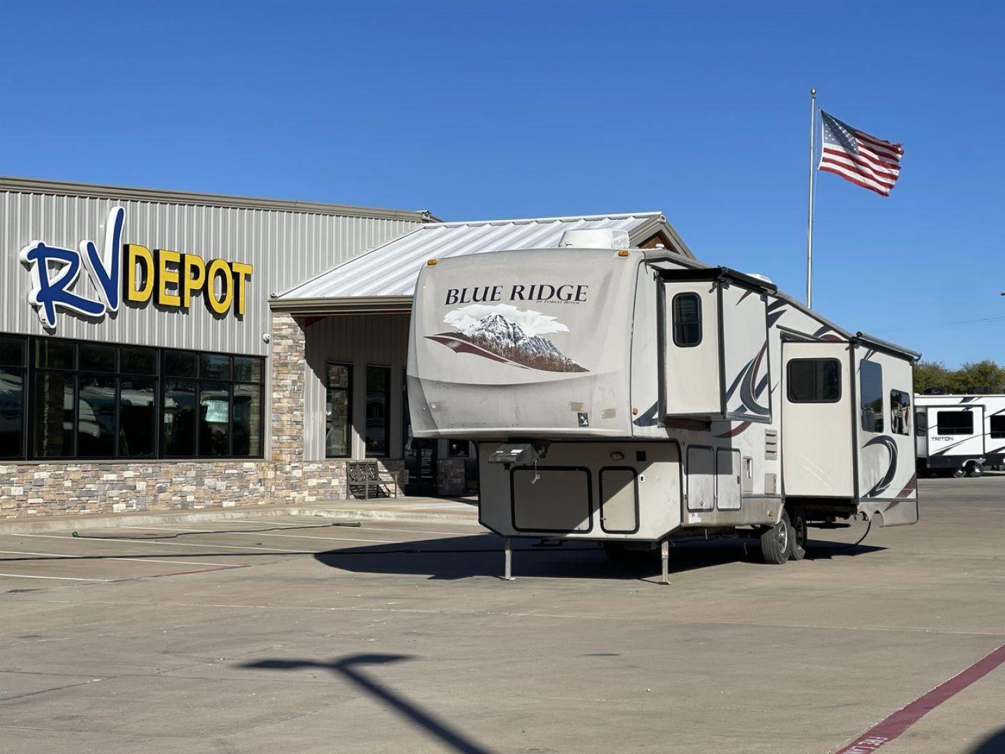 2011 TAN BLUE RIDGE 3125 (4X4FBLG22BG) , Length: 35.17 ft. | Dry Weight: 11,079 lbs. | Gross Weight: 13,975 lbs. | Slides: 3 transmission, located at 4319 N Main St, Cleburne, TX, 76033, (817) 678-5133, 32.385960, -97.391212 - Discover the perfect blend of comfort and functionality with the 2011 Blue Ridge 3125. It is a meticulously designed fifth-wheel trailer crafted for unforgettable travel experiences. Extending to 35 feet, this model incorporates three slide-outs, ingeniously expanding the living space to create an i - Photo#0