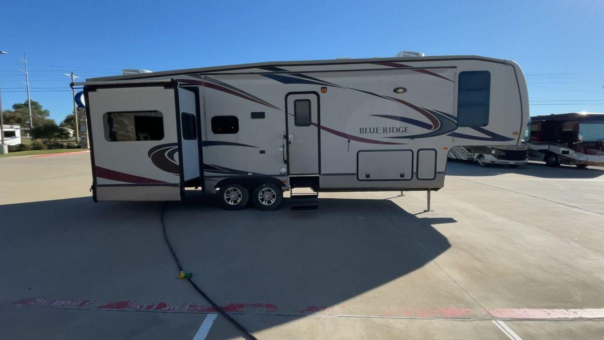 2011 TAN BLUE RIDGE 3125 (4X4FBLG22BG) , Length: 35.17 ft. | Dry Weight: 11,079 lbs. | Gross Weight: 13,975 lbs. | Slides: 3 transmission, located at 4319 N Main St, Cleburne, TX, 76033, (817) 678-5133, 32.385960, -97.391212 - Discover the perfect blend of comfort and functionality with the 2011 Blue Ridge 3125. It is a meticulously designed fifth-wheel trailer crafted for unforgettable travel experiences. Extending to 35 feet, this model incorporates three slide-outs, ingeniously expanding the living space to create an i - Photo#2