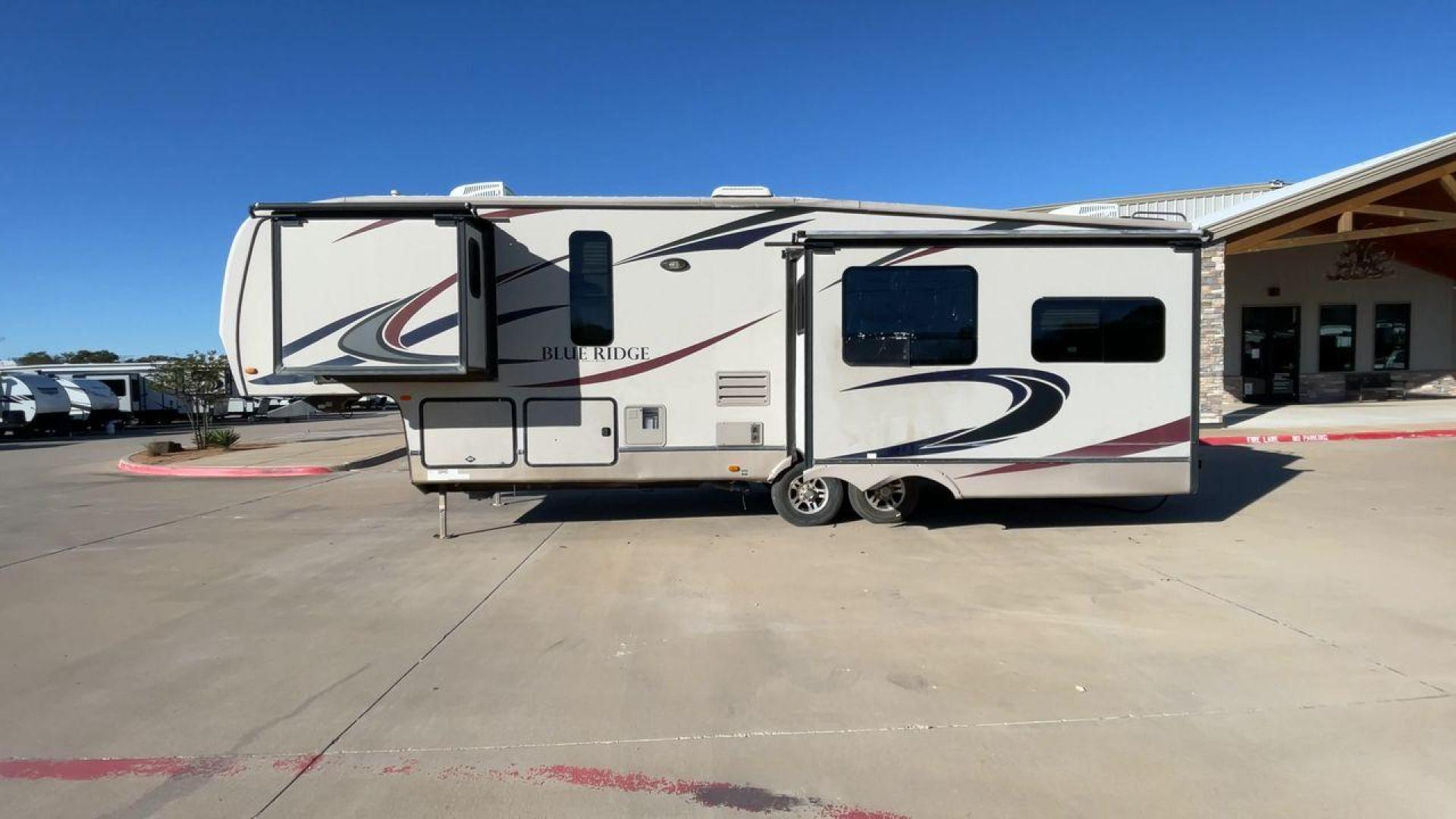 2011 TAN BLUE RIDGE 3125 (4X4FBLG22BG) , Length: 35.17 ft. | Dry Weight: 11,079 lbs. | Gross Weight: 13,975 lbs. | Slides: 3 transmission, located at 4319 N Main St, Cleburne, TX, 76033, (817) 678-5133, 32.385960, -97.391212 - Discover the perfect blend of comfort and functionality with the 2011 Blue Ridge 3125. It is a meticulously designed fifth-wheel trailer crafted for unforgettable travel experiences. Extending to 35 feet, this model incorporates three slide-outs, ingeniously expanding the living space to create an i - Photo#6