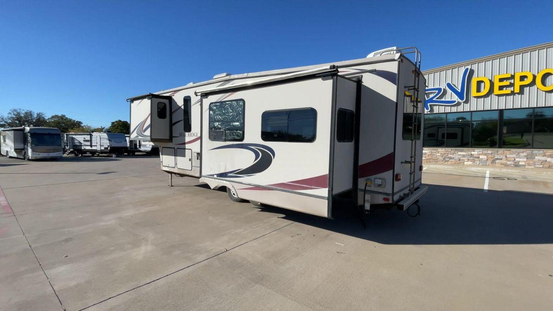 2011 TAN BLUE RIDGE 3125 (4X4FBLG22BG) , Length: 35.17 ft. | Dry Weight: 11,079 lbs. | Gross Weight: 13,975 lbs. | Slides: 3 transmission, located at 4319 N Main St, Cleburne, TX, 76033, (817) 678-5133, 32.385960, -97.391212 - Discover the perfect blend of comfort and functionality with the 2011 Blue Ridge 3125. It is a meticulously designed fifth-wheel trailer crafted for unforgettable travel experiences. Extending to 35 feet, this model incorporates three slide-outs, ingeniously expanding the living space to create an i - Photo#7