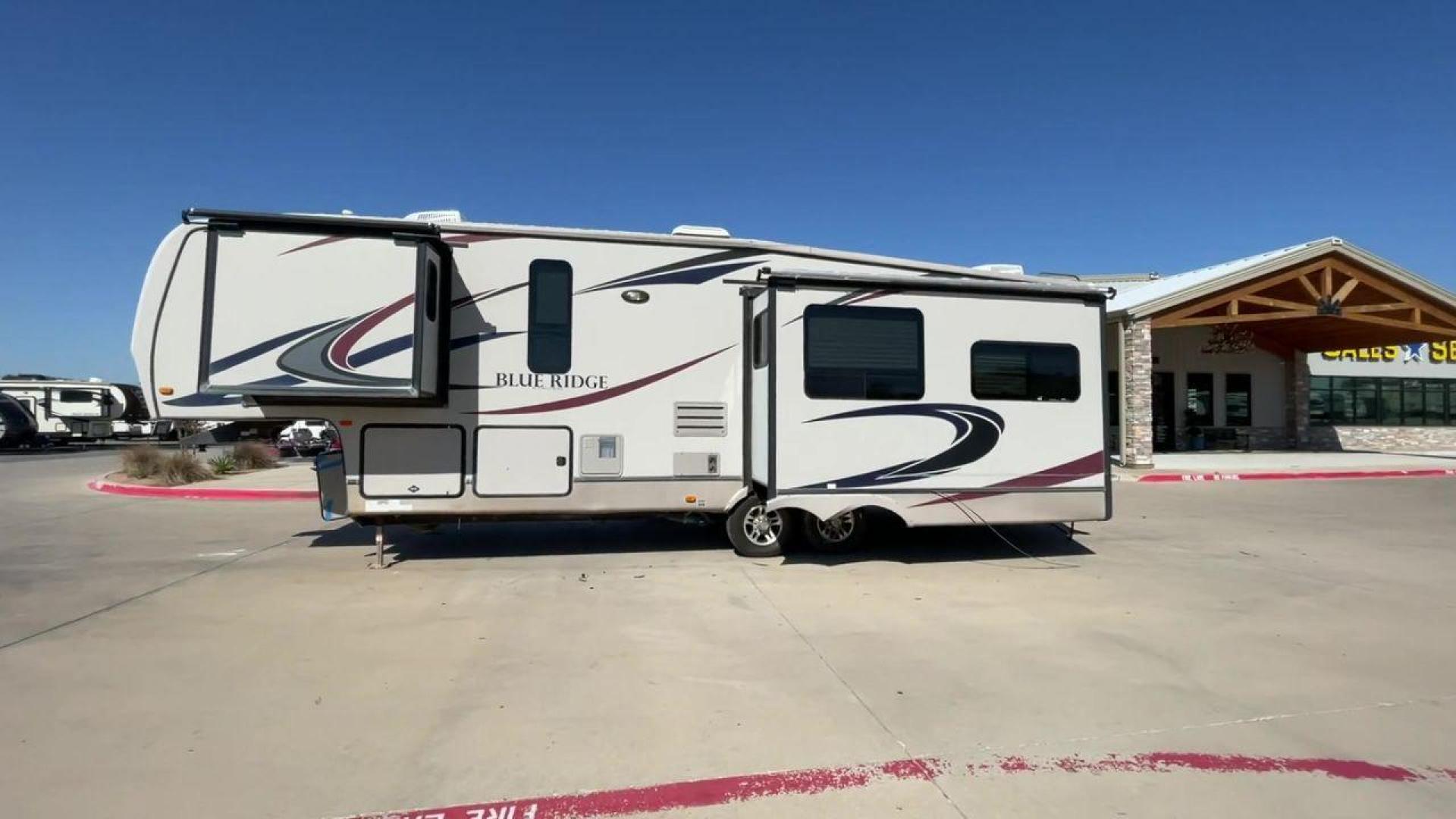 2011 TAN BLUE RIDGE 3125 (4X4FBLG22BG) , Length: 35.17 ft. | Dry Weight: 11,079 lbs. | Gross Weight: 13,975 lbs. | Slides: 3 transmission, located at 4319 N Main St, Cleburne, TX, 76033, (817) 678-5133, 32.385960, -97.391212 - Discover the perfect blend of comfort and functionality with the 2011 Blue Ridge 3125. It is a meticulously designed fifth-wheel trailer crafted for unforgettable travel experiences. Extending to 35 feet, this model incorporates three slide-outs, ingeniously expanding the living space to create an i - Photo#6