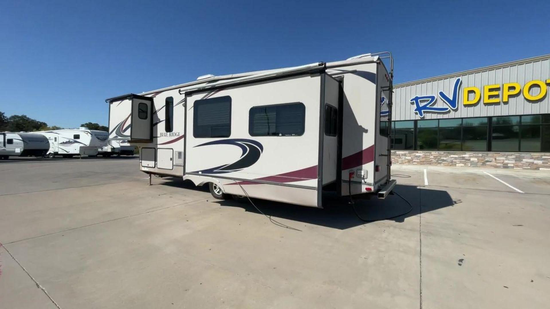 2011 TAN BLUE RIDGE 3125 (4X4FBLG22BG) , Length: 35.17 ft. | Dry Weight: 11,079 lbs. | Gross Weight: 13,975 lbs. | Slides: 3 transmission, located at 4319 N Main St, Cleburne, TX, 76033, (817) 678-5133, 32.385960, -97.391212 - Discover the perfect blend of comfort and functionality with the 2011 Blue Ridge 3125. It is a meticulously designed fifth-wheel trailer crafted for unforgettable travel experiences. Extending to 35 feet, this model incorporates three slide-outs, ingeniously expanding the living space to create an i - Photo#7